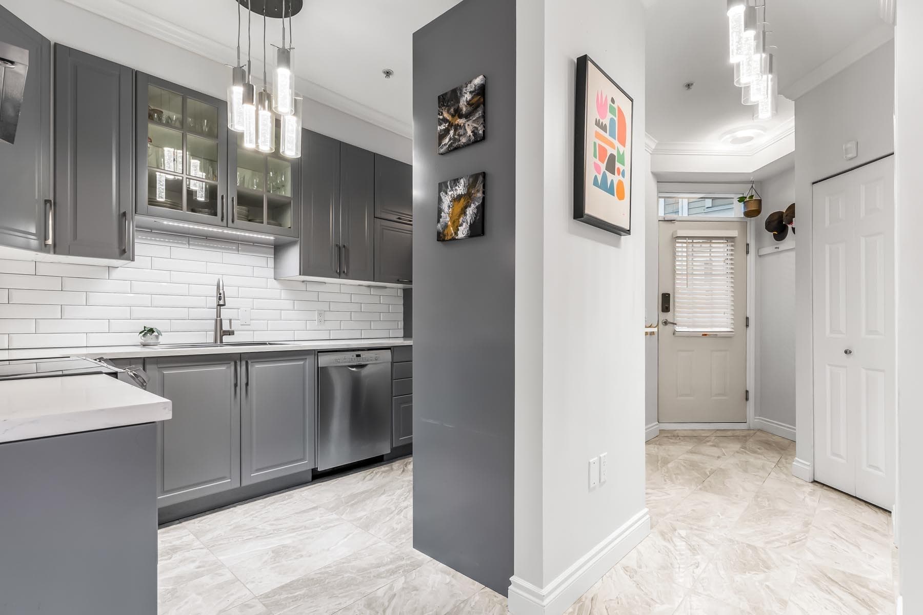 204 - 815 First Street, New Westminster, V3L 2H7 — photo 2