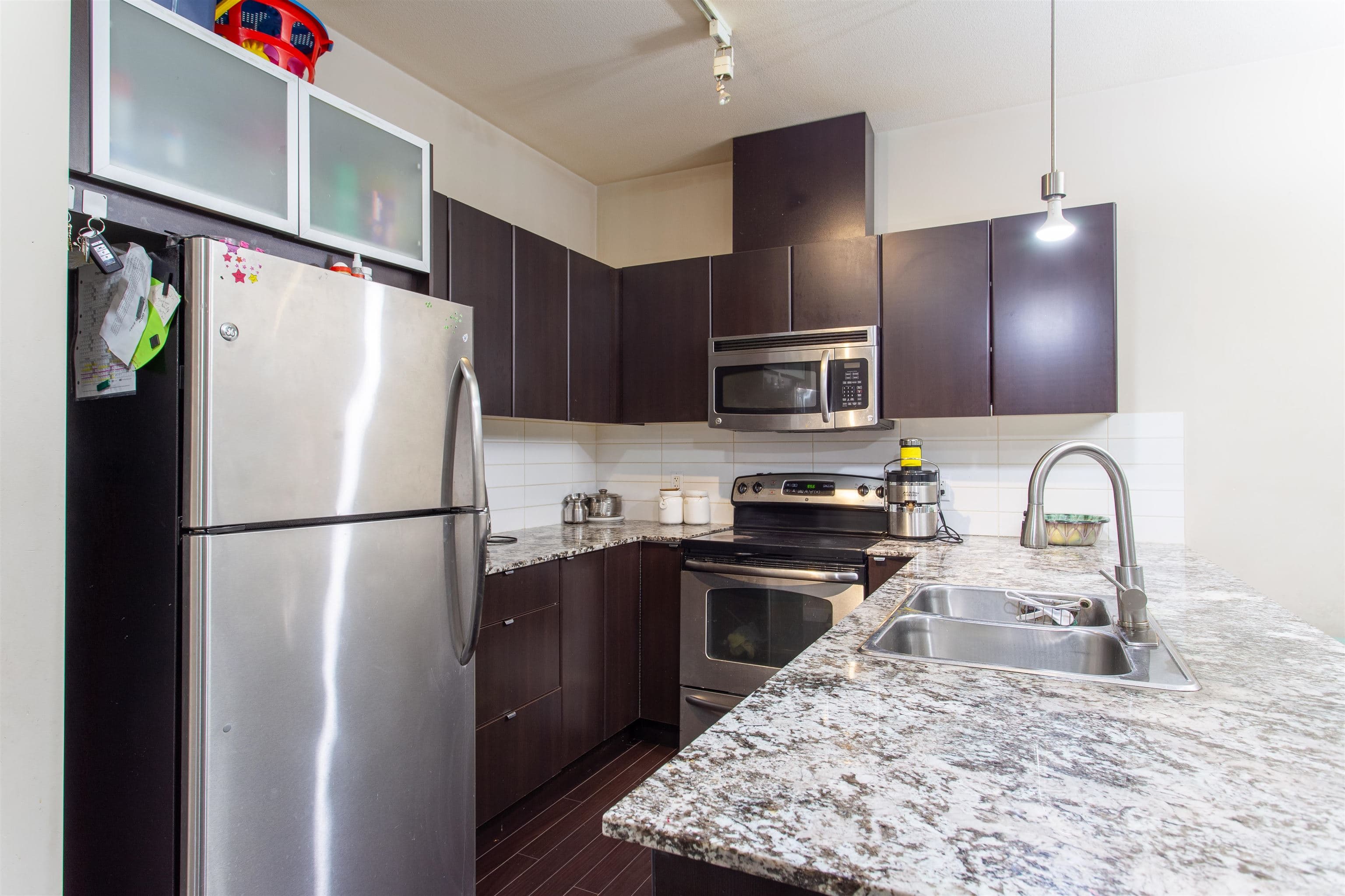 409 - 9655 King George Boulevard, Surrey, V3T 0C7 — photo 2