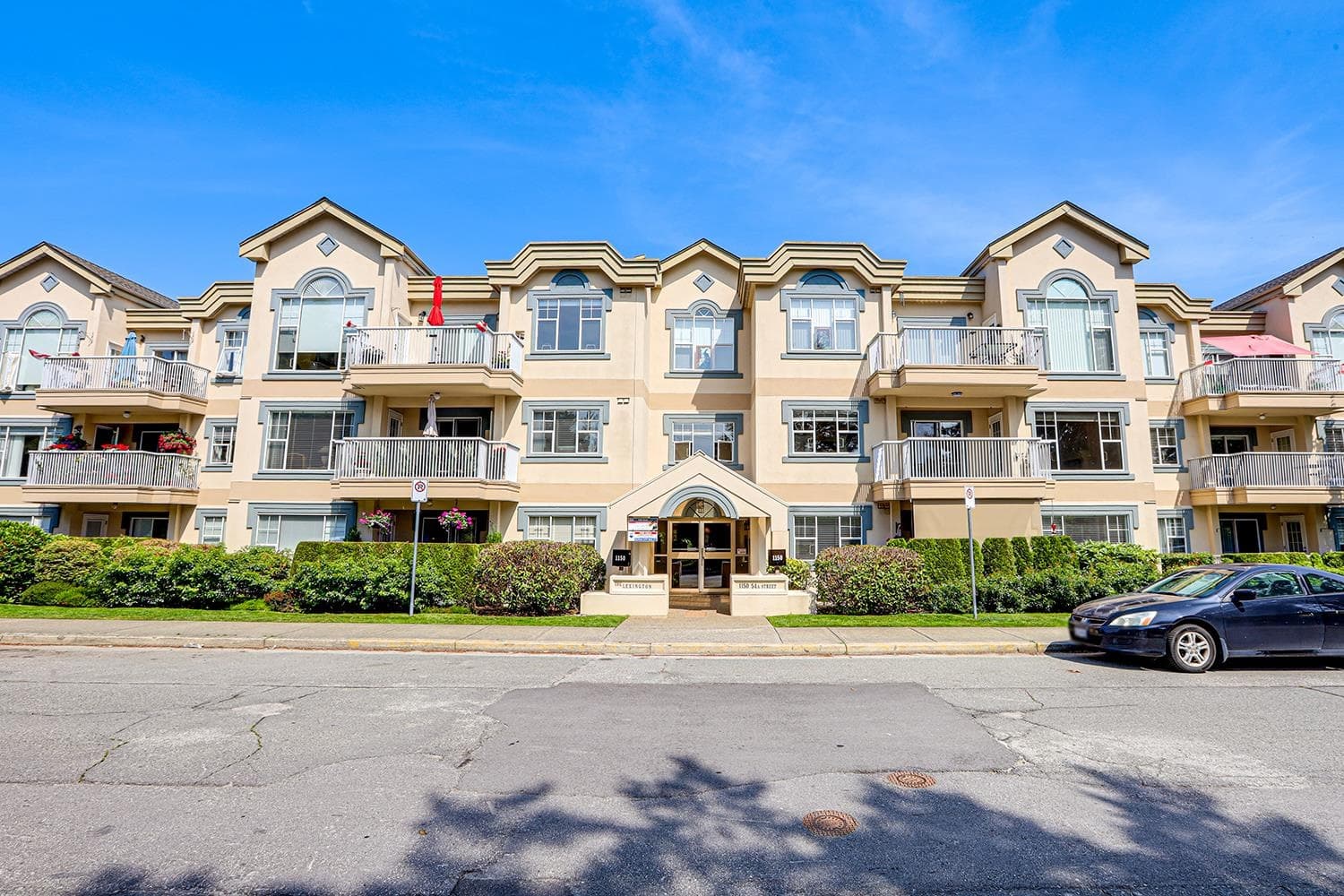 201 - 1150 54a Street, Delta, V4M 4B5 — photo 2