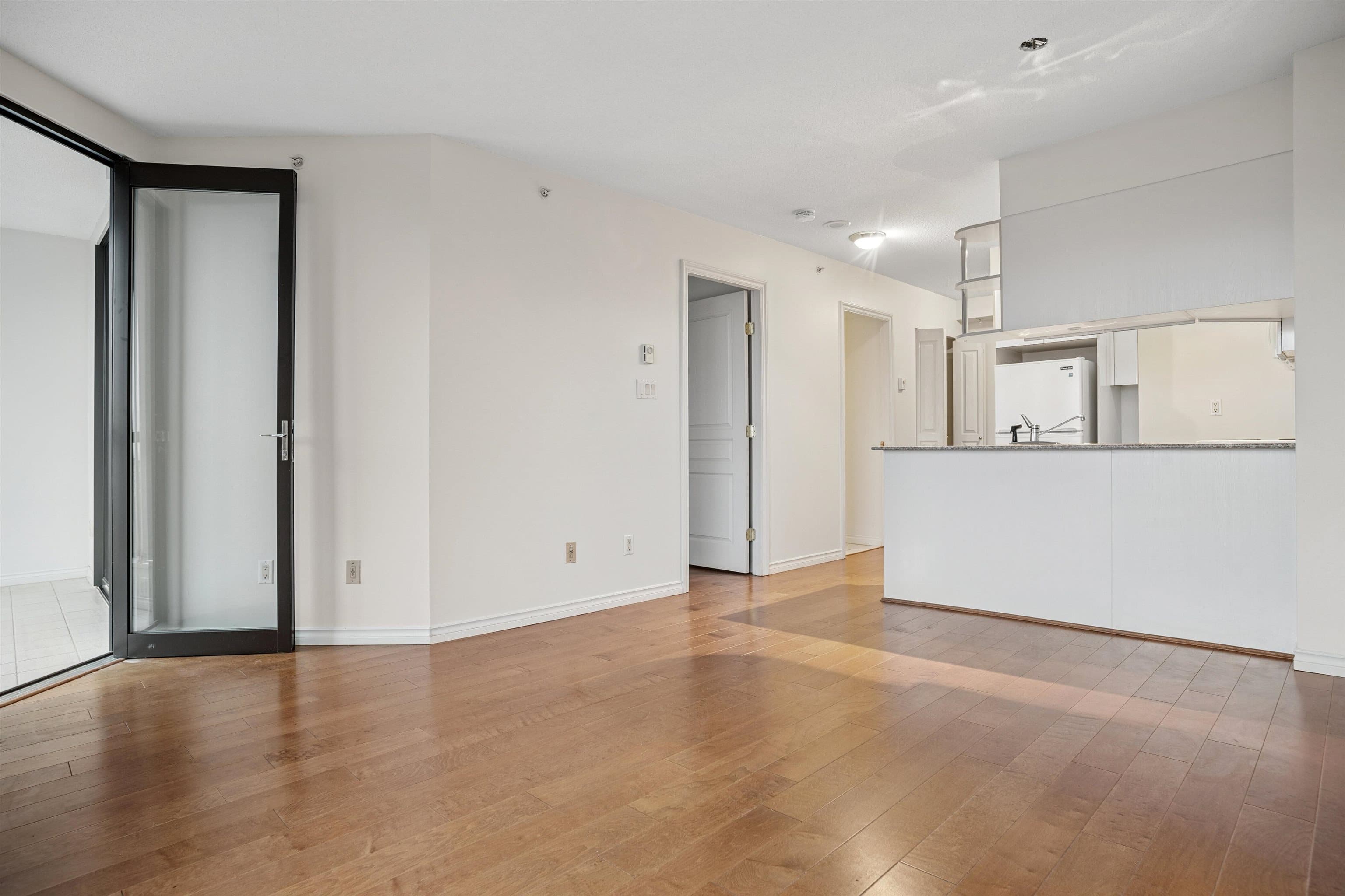 2409 - 1189 Howe Street, Vancouver, V6Z 2X4 — photo 3