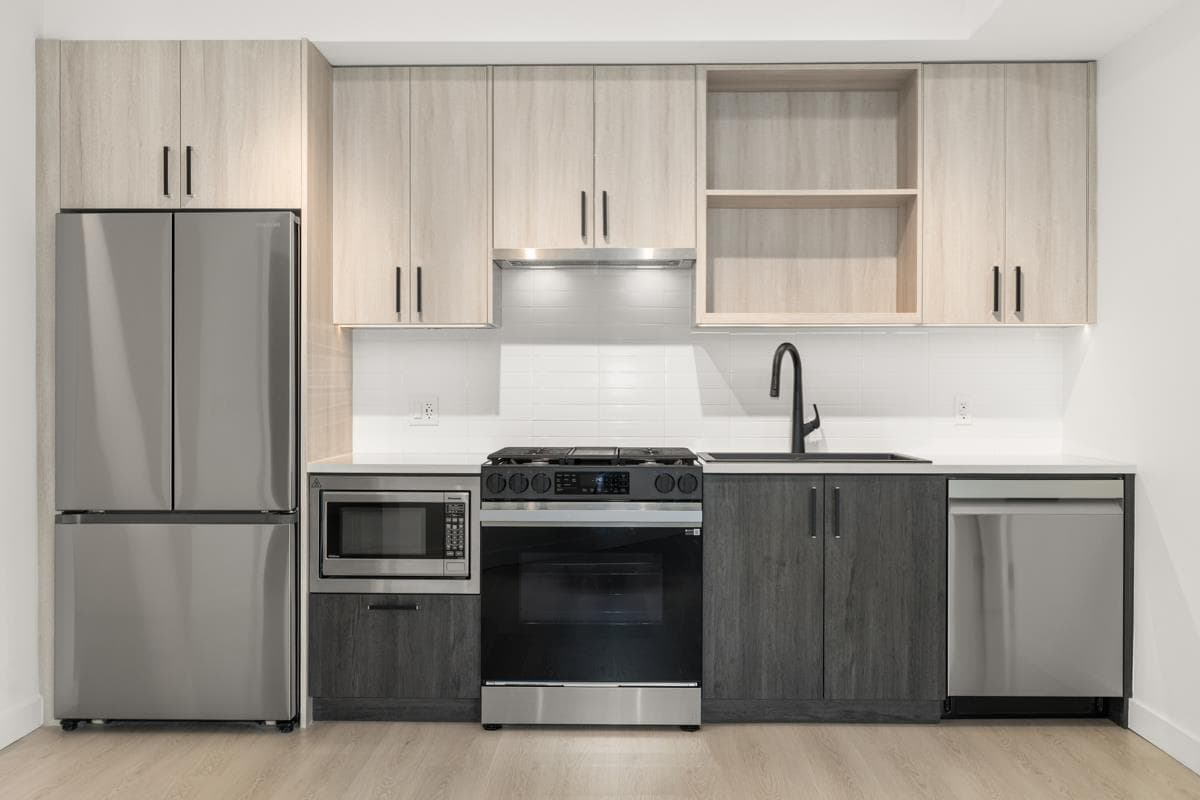 303 - 1100 Clarke Road, Port Moody, V3H 0N3 — photo 3