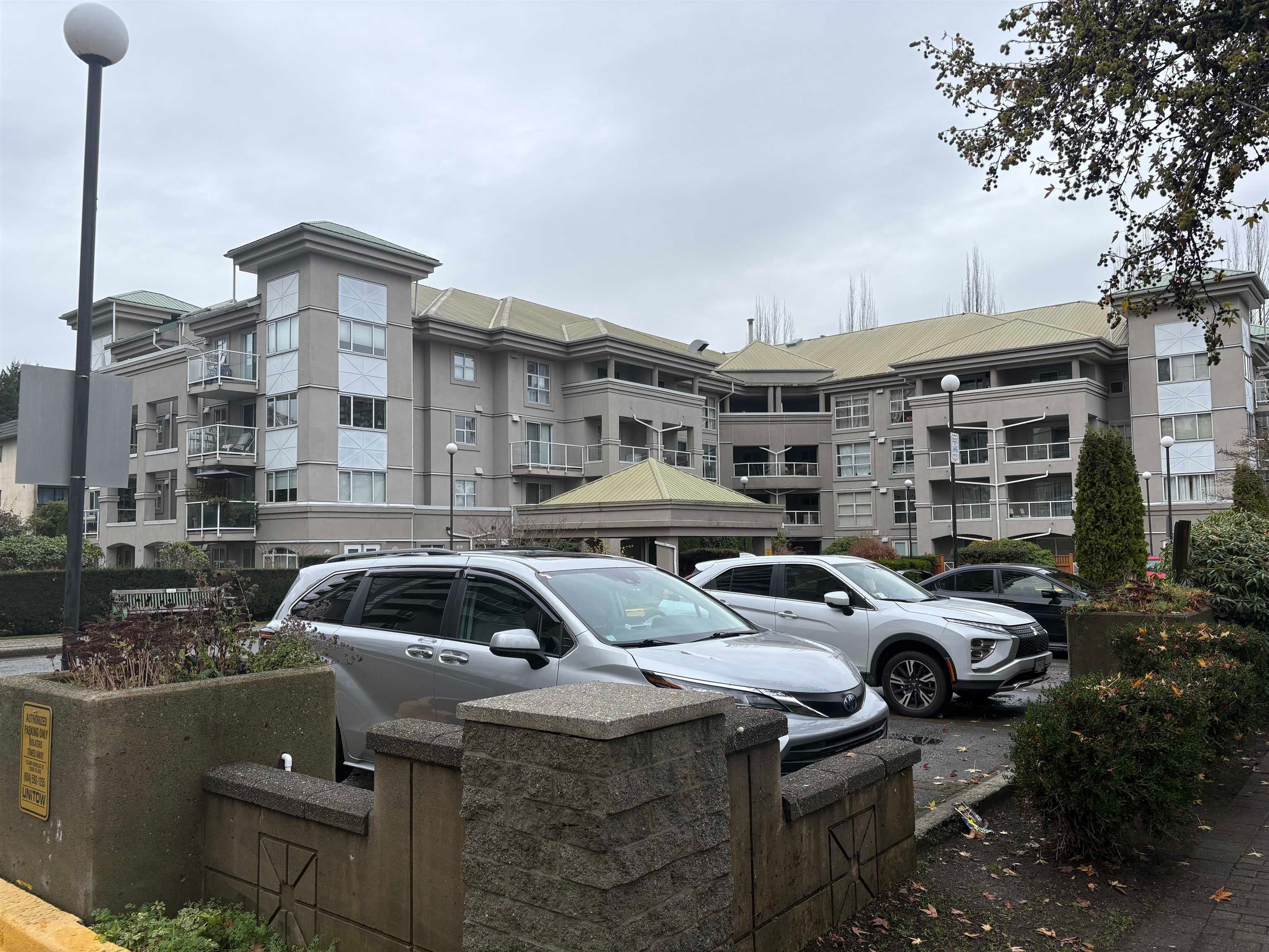 102 - 10533 University Drive, Surrey, V3T 5T7 — photo 2