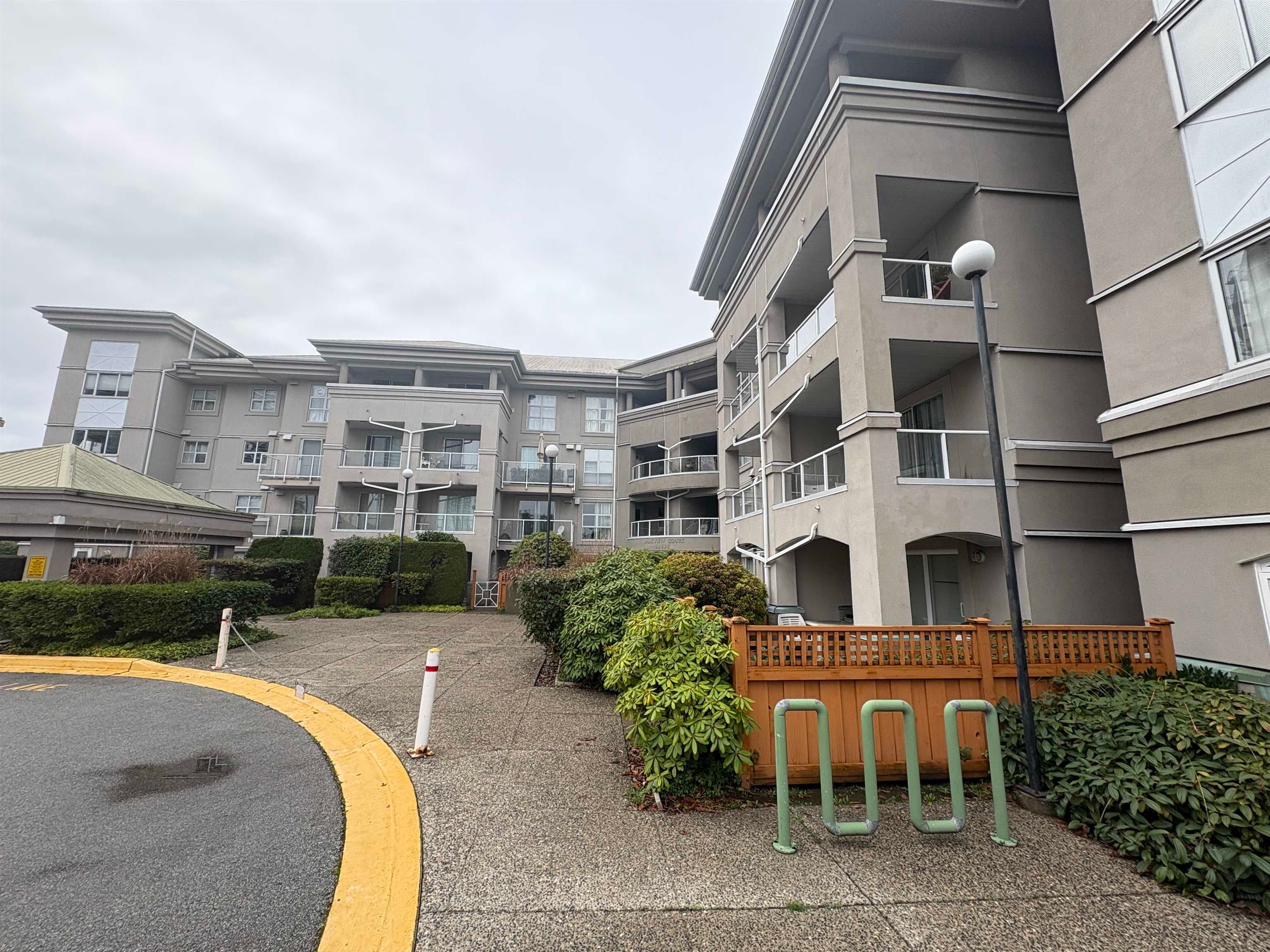 102 - 10533 University Drive, Surrey, V3T 5T7 — photo 3