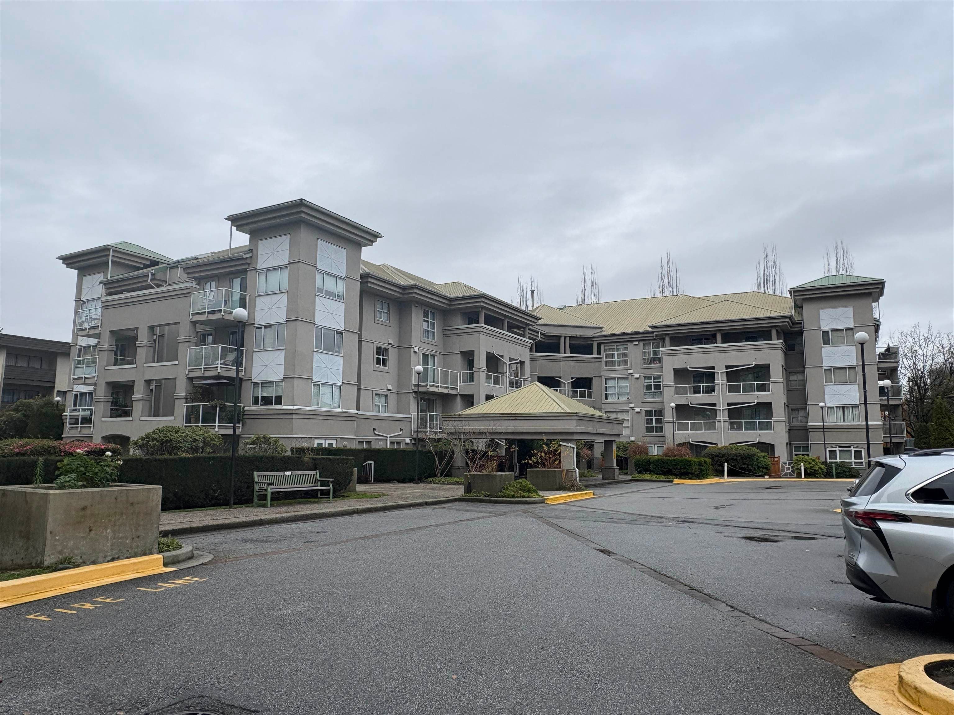 102 - 10533 University Drive, Surrey