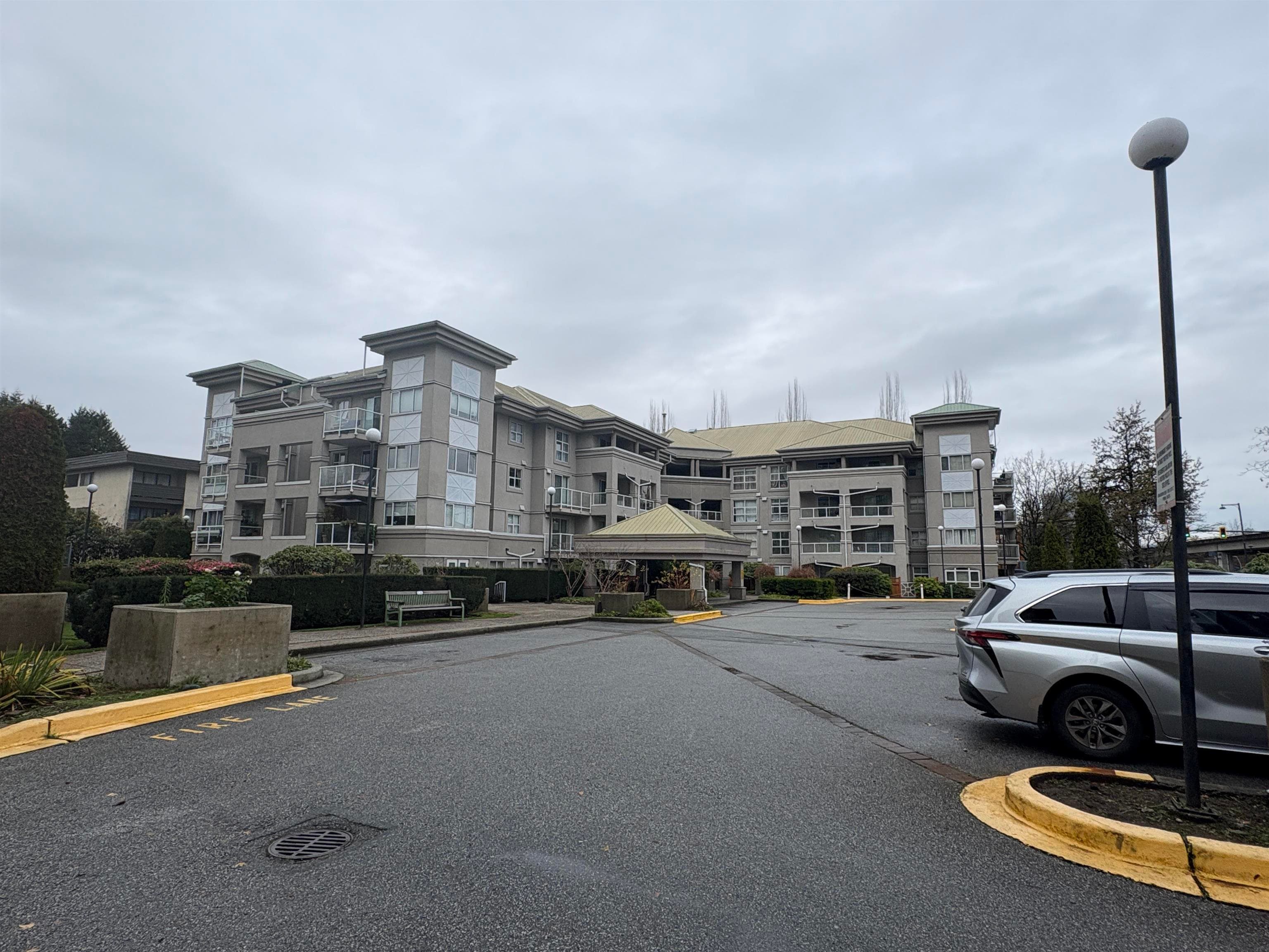 102 - 10533 University Drive, Surrey, V3T 5T7 — photo 4
