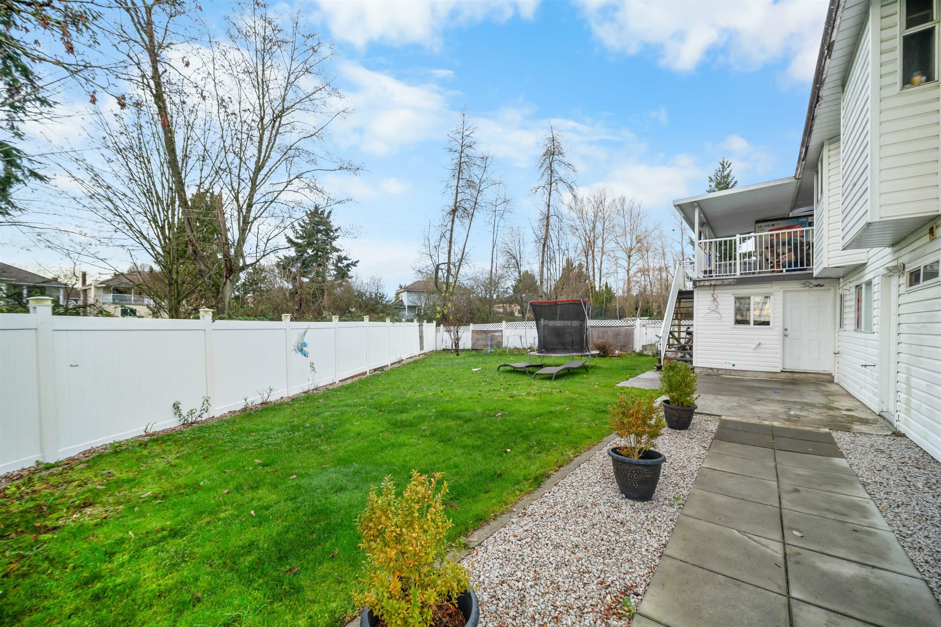 8873 143a Street, Surrey, V3V 7P7 — photo 5