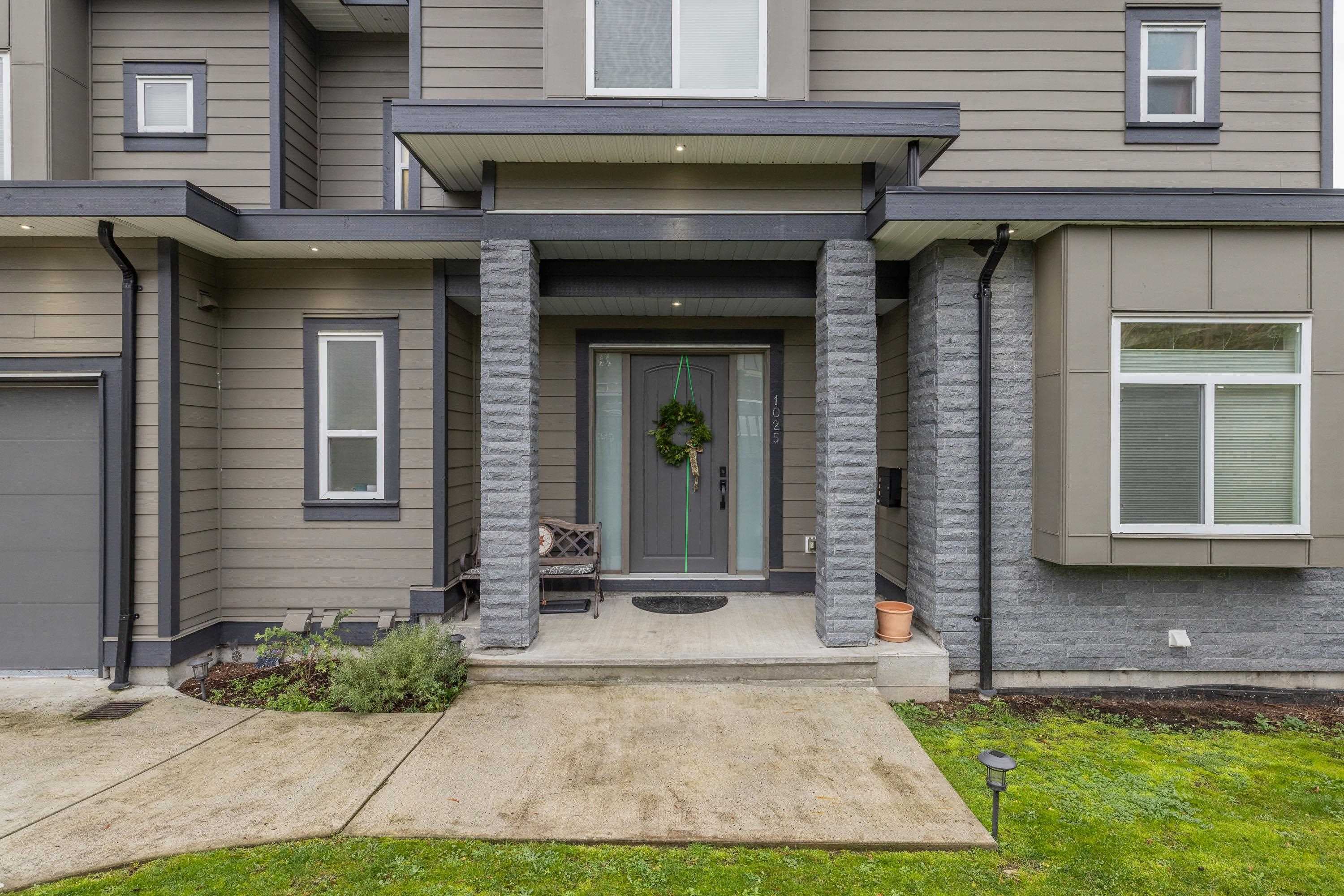 1025 Ranch Park Way, Coquitlam, V3C 2J2 — photo 2