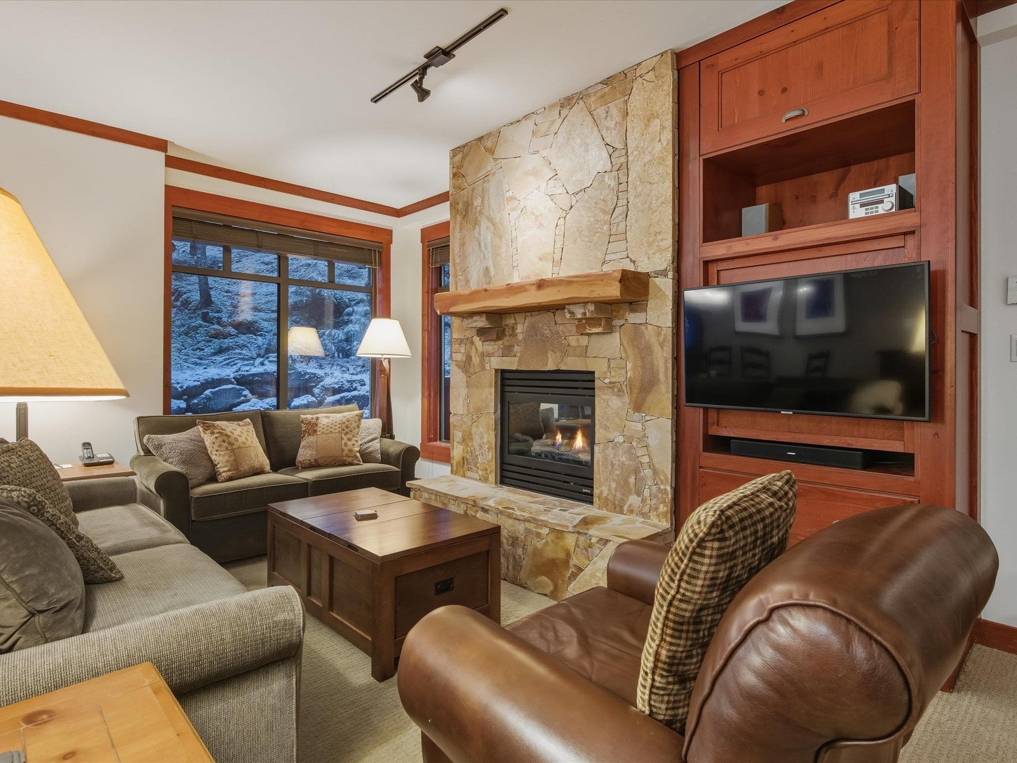 221 - 2202 Gondola Way, Whistler, V8E 0M7 — photo 3