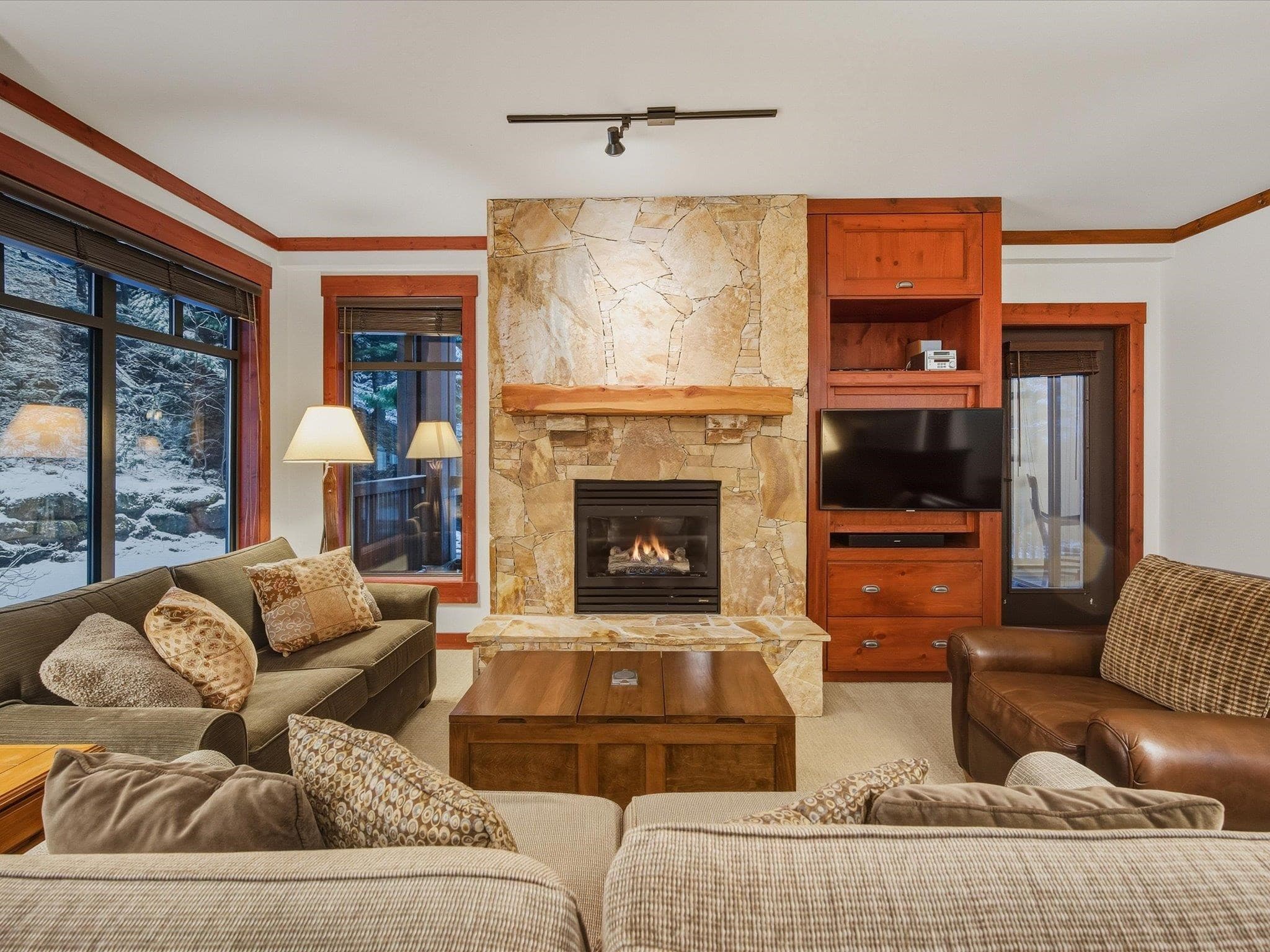 221 - 2202 Gondola Way, Whistler, V8E 0M7 — photo 4