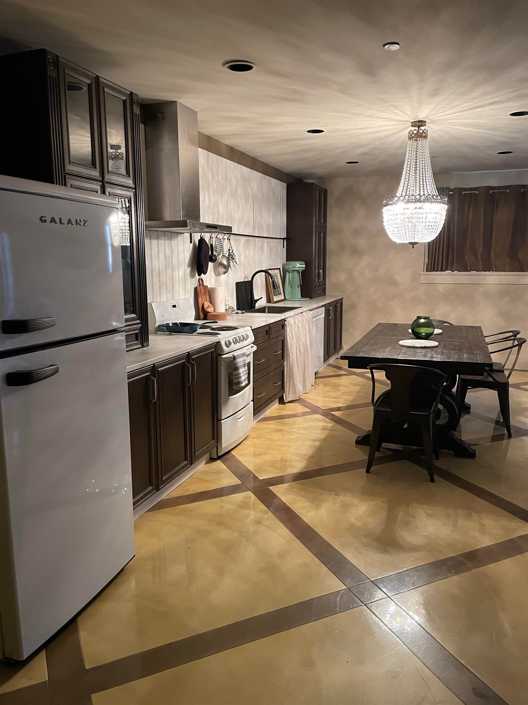 Suite - 7589 Curtis Street, Burnaby, V5A 4W7 — photo 3