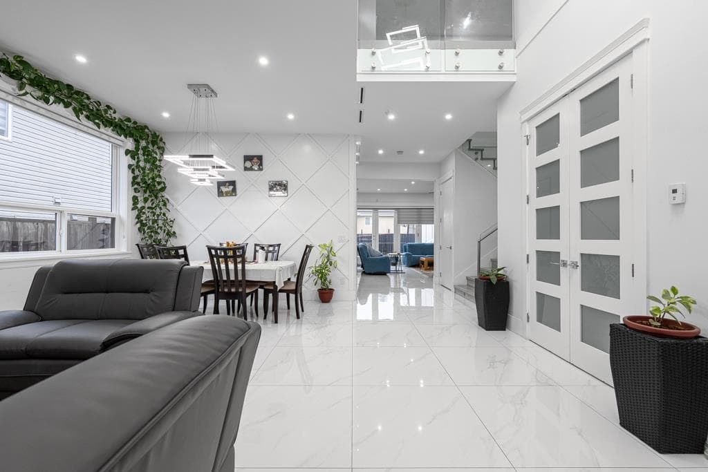 13306 90 Avenue, Surrey, V3V 1C1 — photo 2