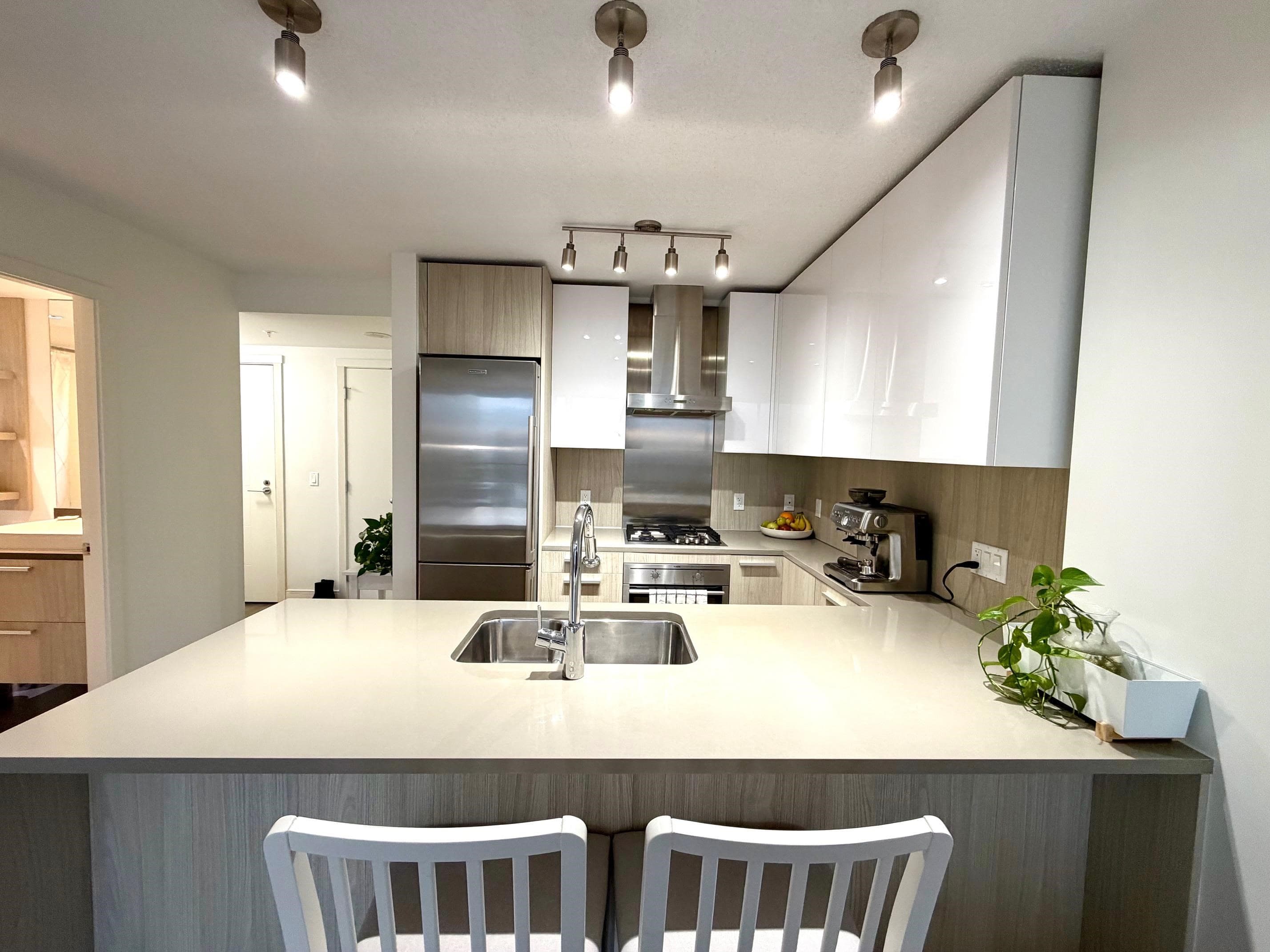 1201 - 3007 Glen Drive, Coquitlam, V3B 0L8 — photo 5