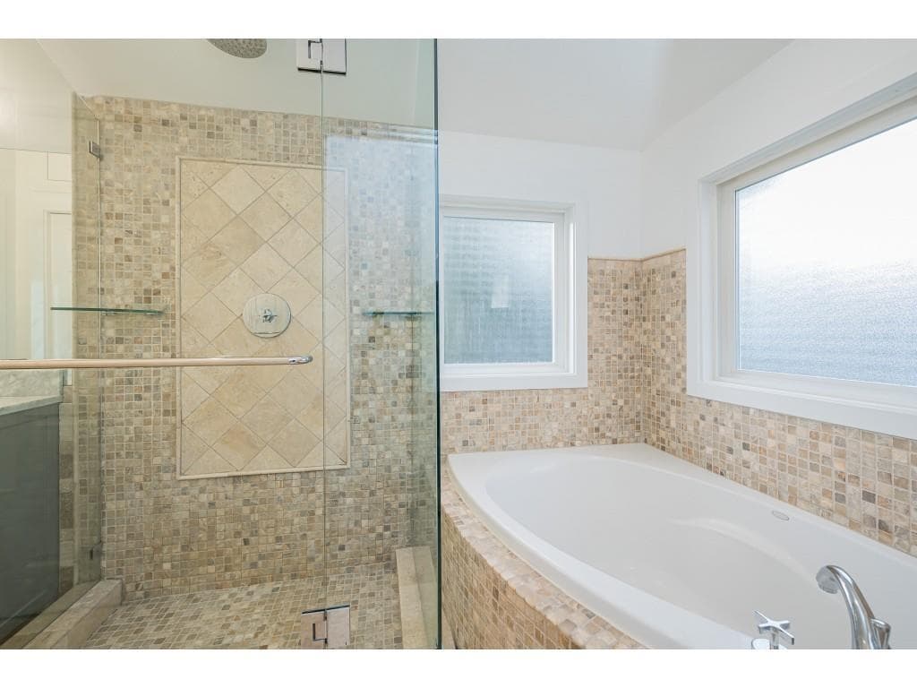 14057 66 Avenue, Surrey, V3W 2B2 — photo 3
