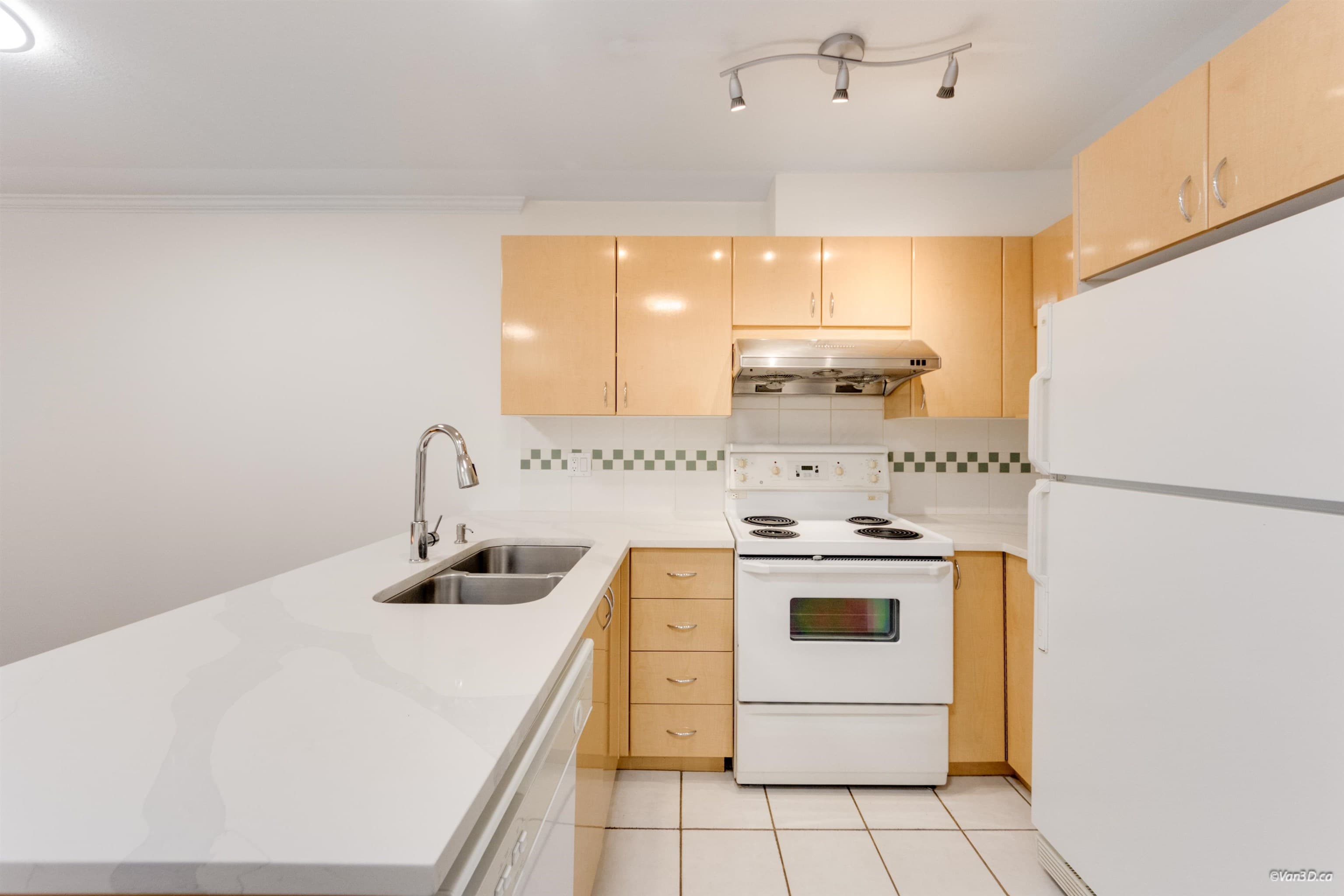 210 - 4989 Duchess Street, Vancouver, V5R 6E5 — photo 2