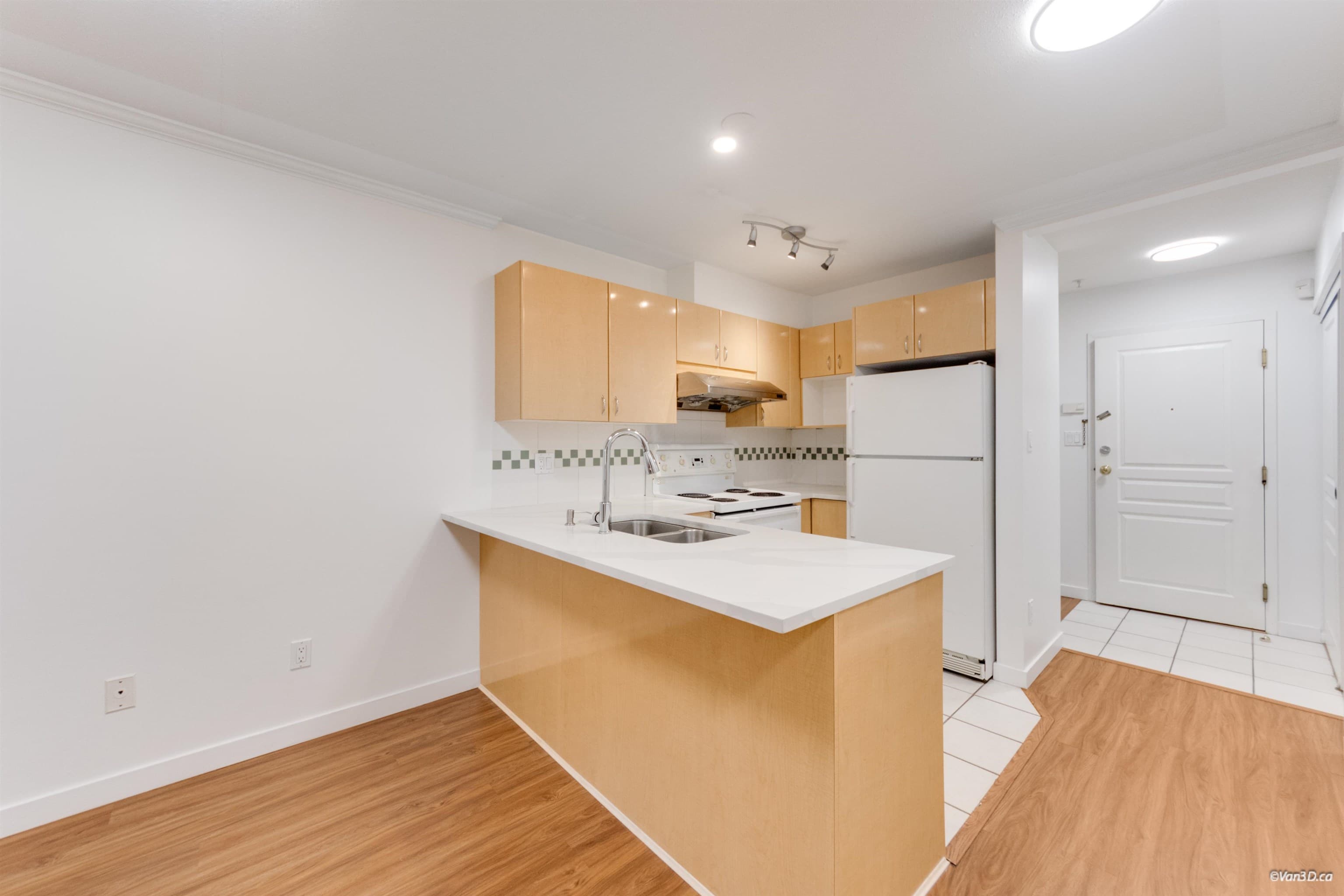 210 - 4989 Duchess Street, Vancouver, V5R 6E5 — photo 4