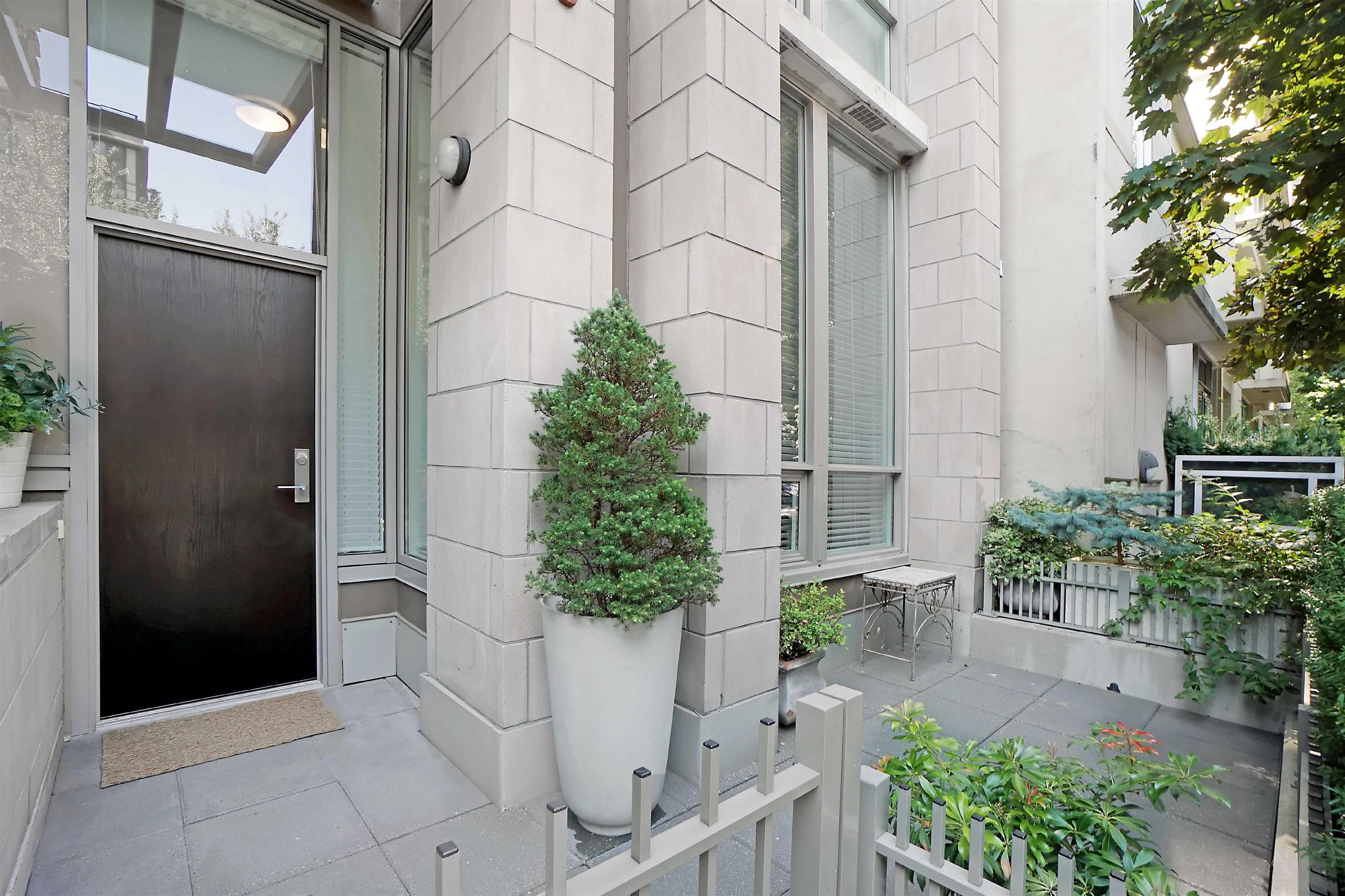 1045 Richards Street, Vancouver