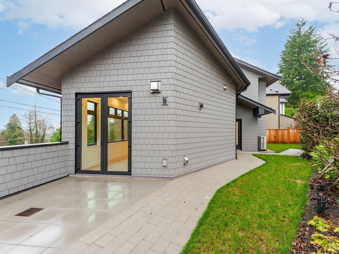 1123 E Keith Road, North Vancouver, V7L 1X4 — photo 4
