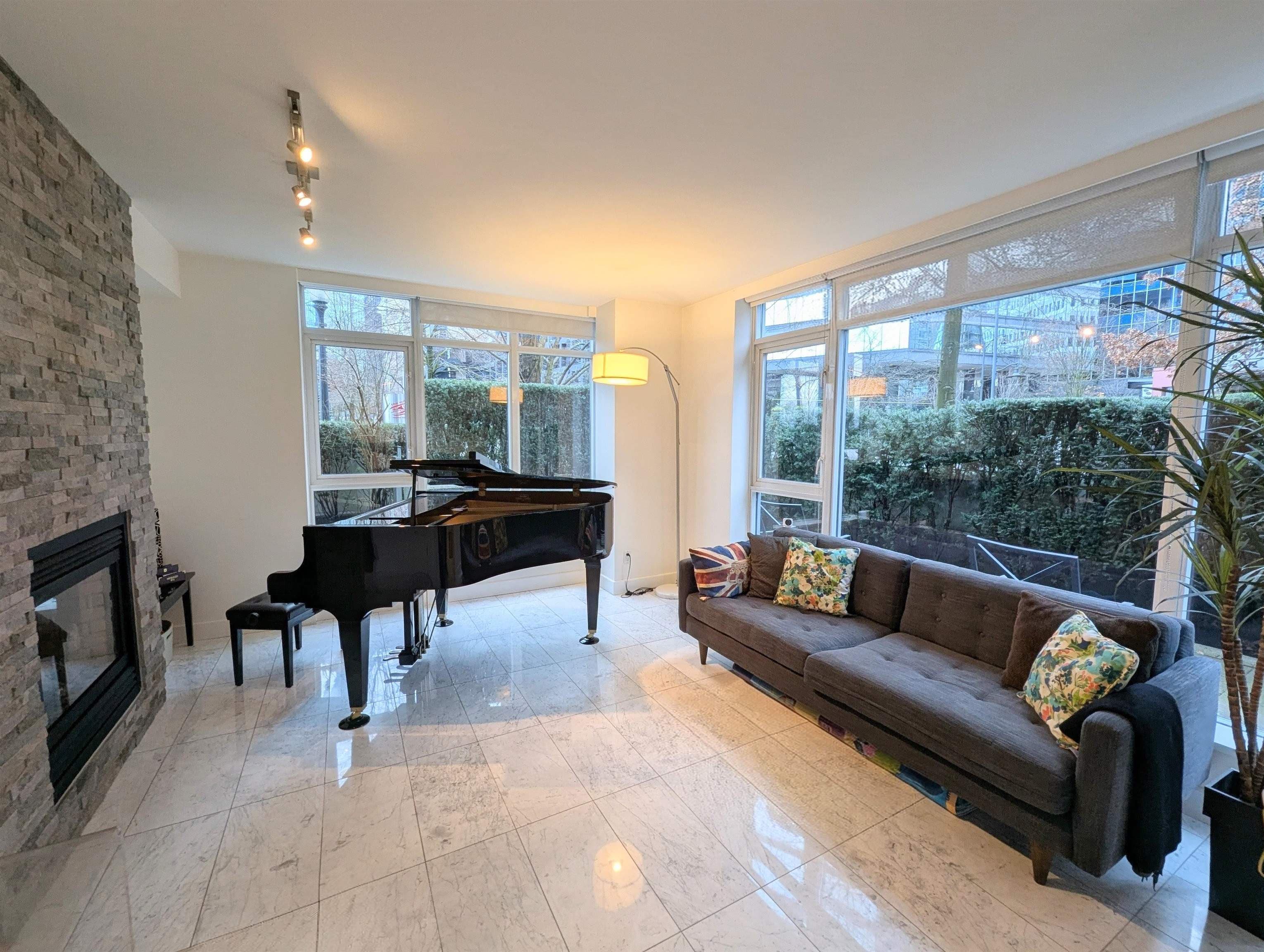 1211 W Cordova, Vancouver, V6C 3P9 — photo 2