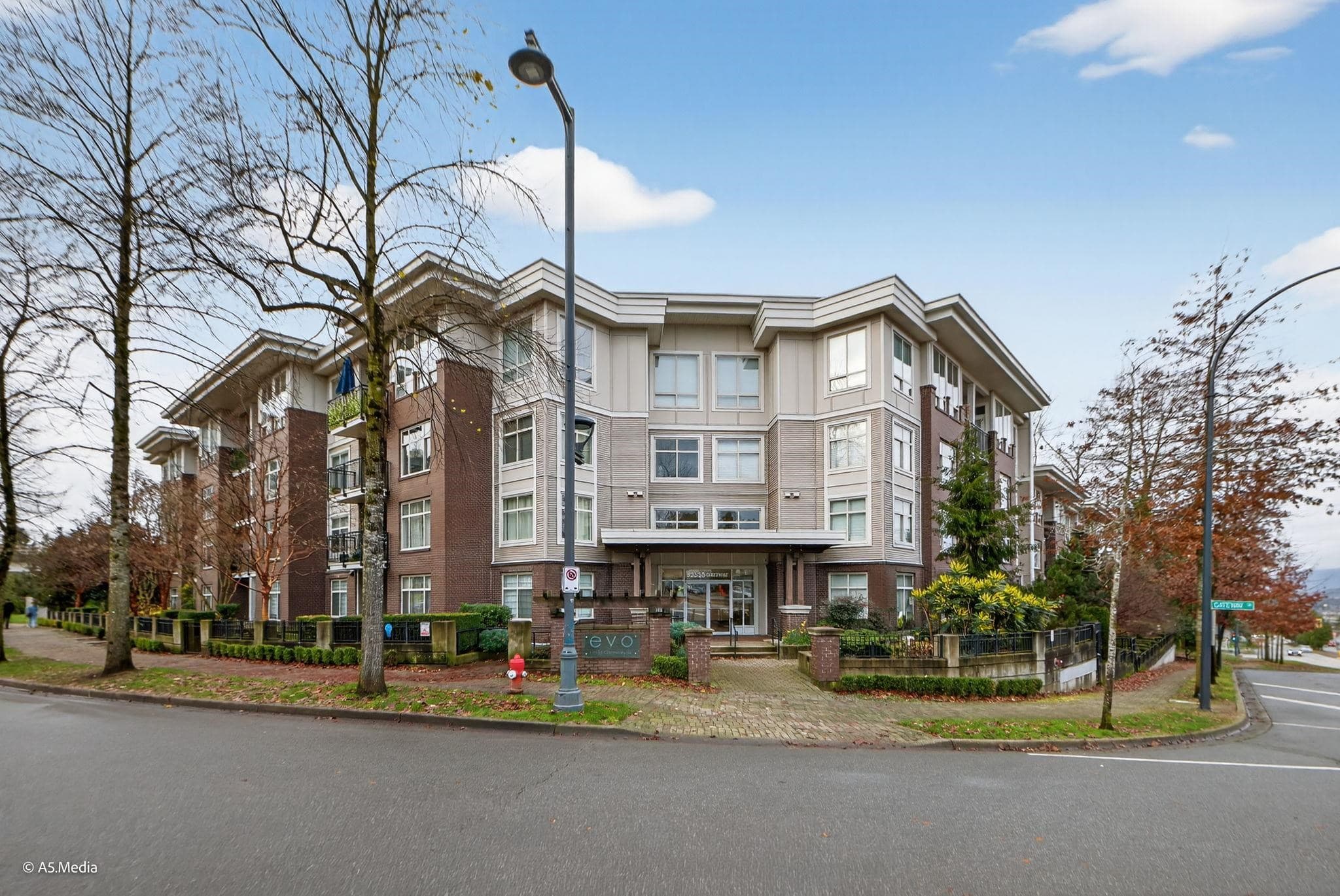 318 - 13555 Gateway Drive, Surrey, V3T 0B5 — photo 2