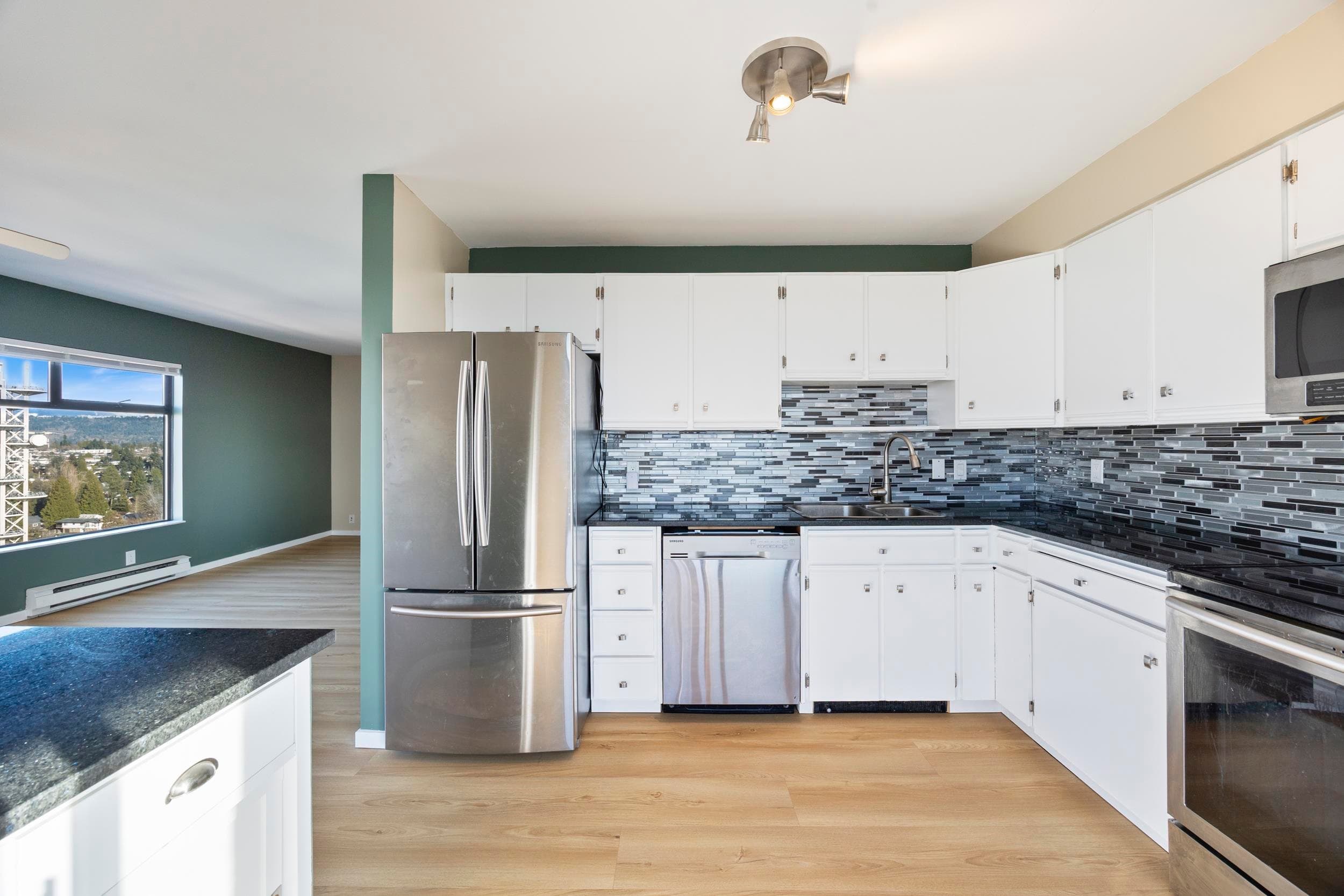 1601 - 615 Belmont Street, New Westminster, V3M 6A1 — photo 1