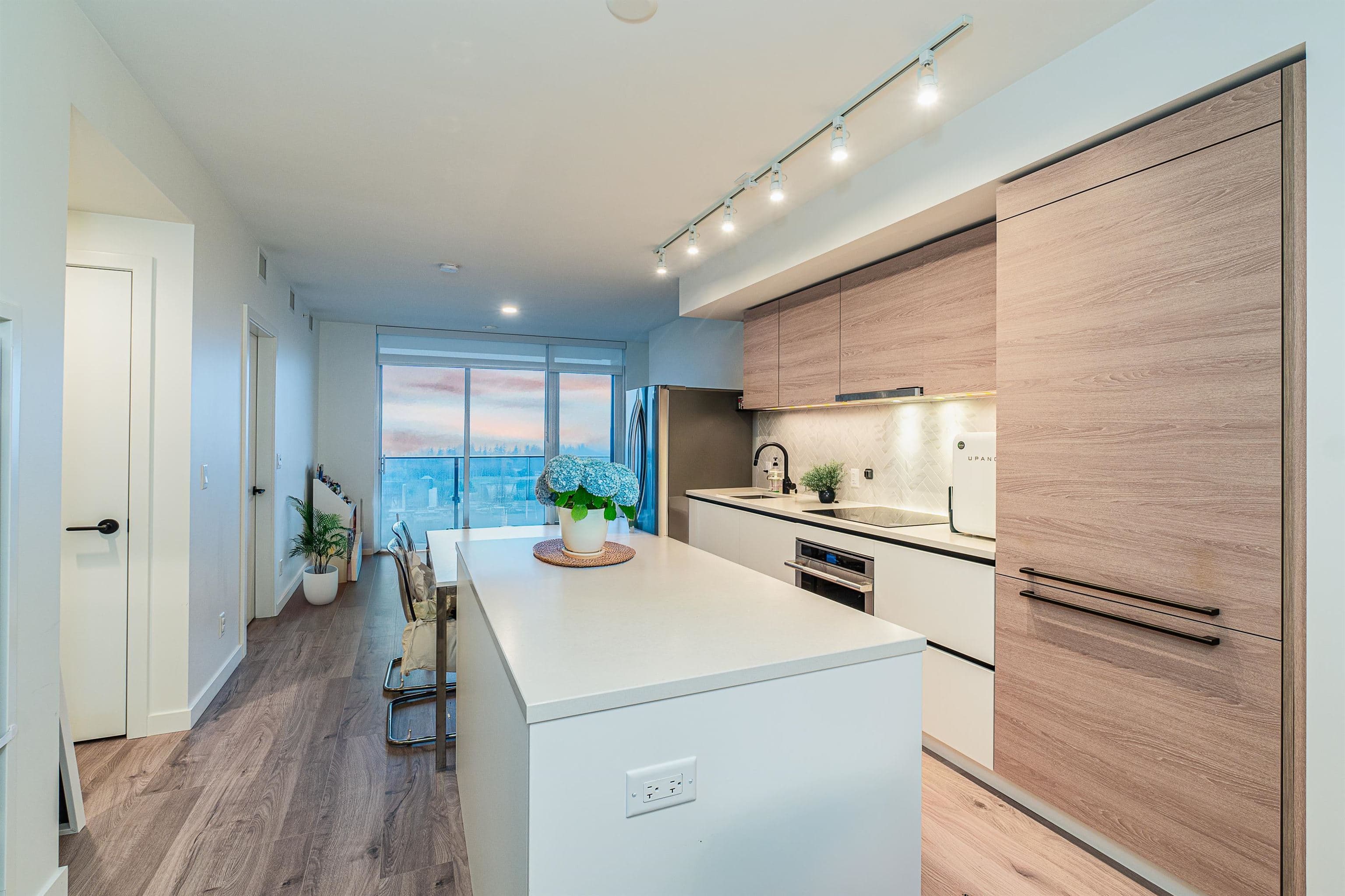 2501 - 13428 105 Avenue, Surrey, V3T 4B2 — photo 5