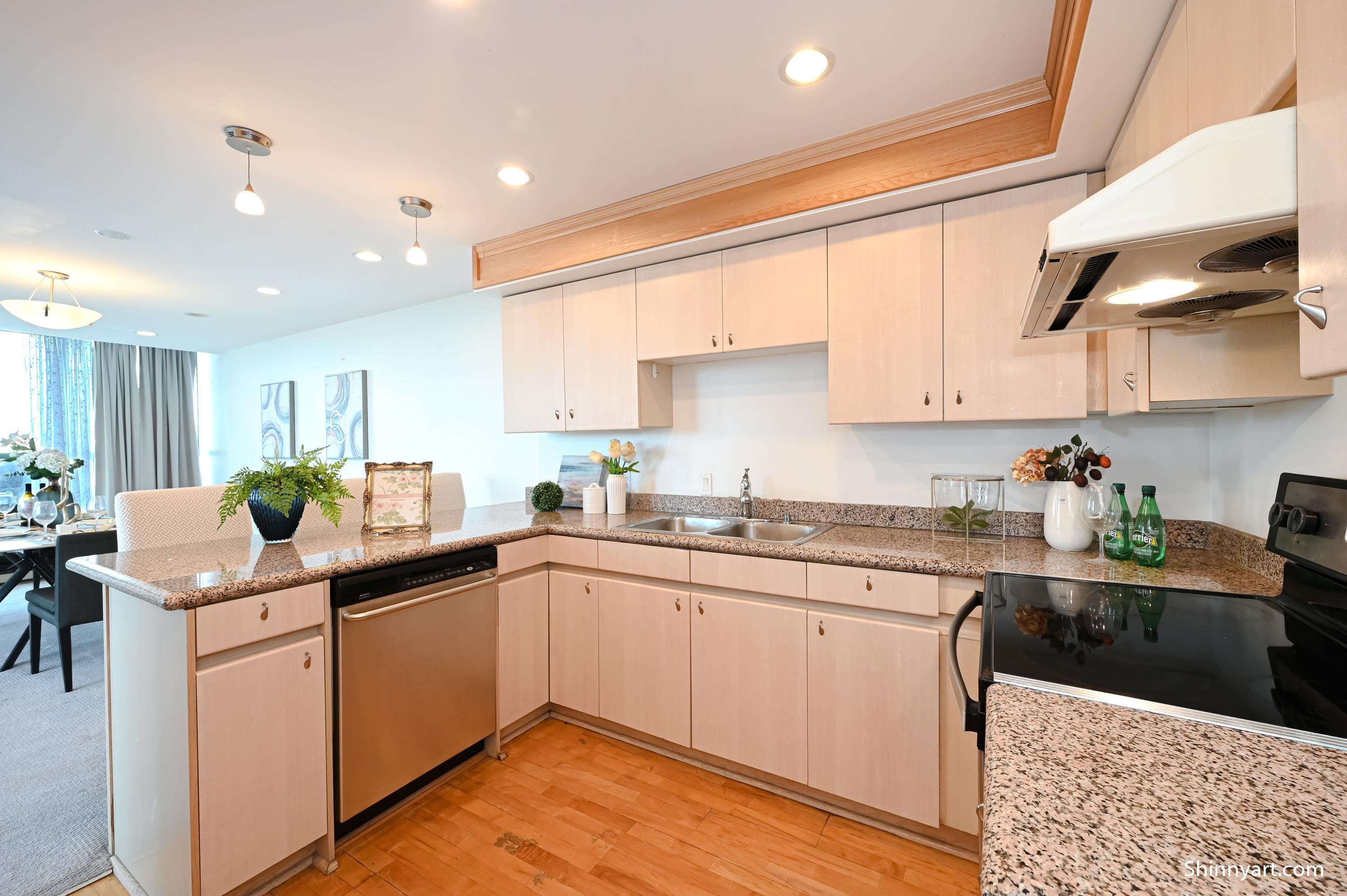 PH1604 - 8811 Lansdowne Road, Richmond, V6X 3T4 — photo 4