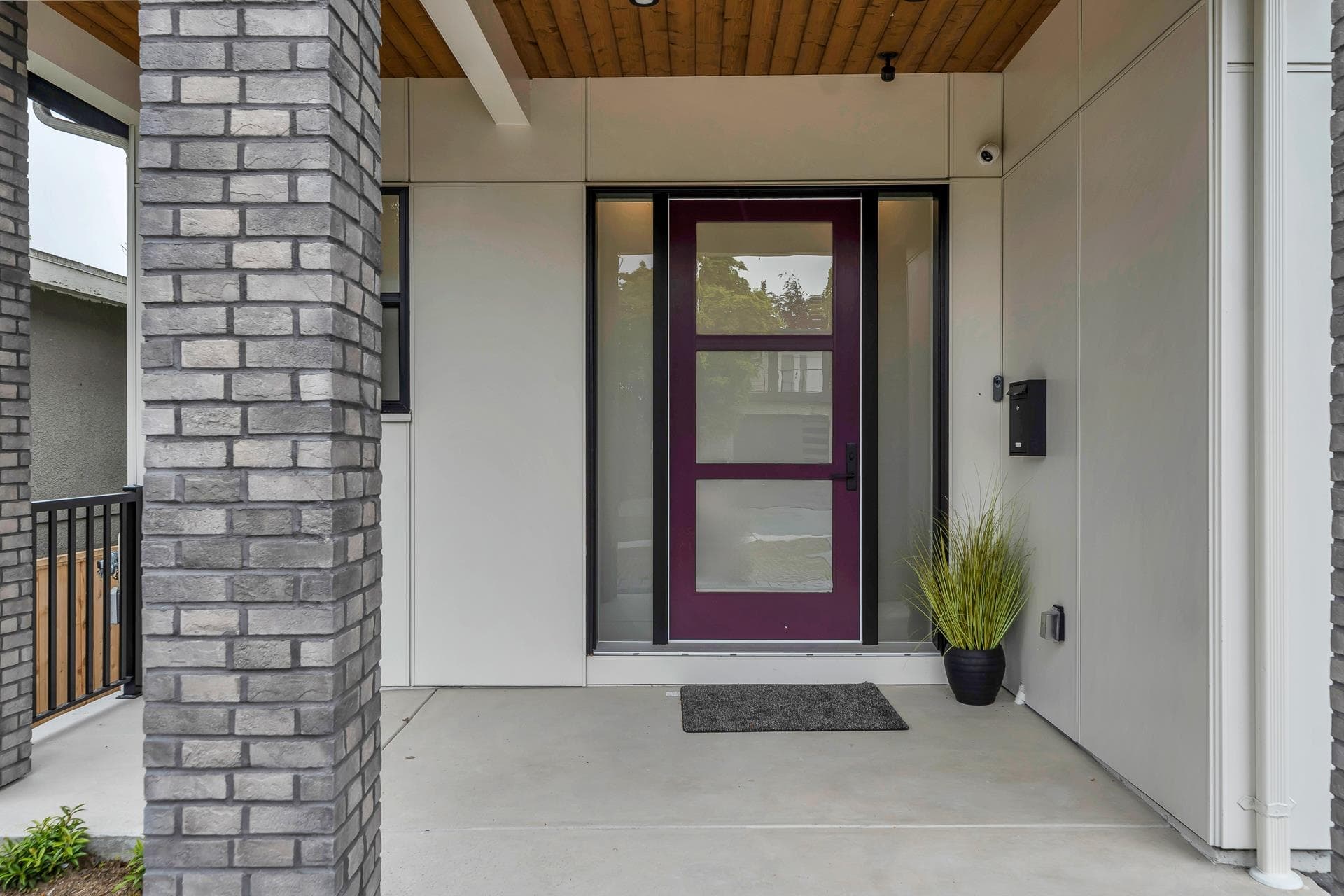 15570 Oxenham Avenue, White Rock, V4B 2J3 — photo 4