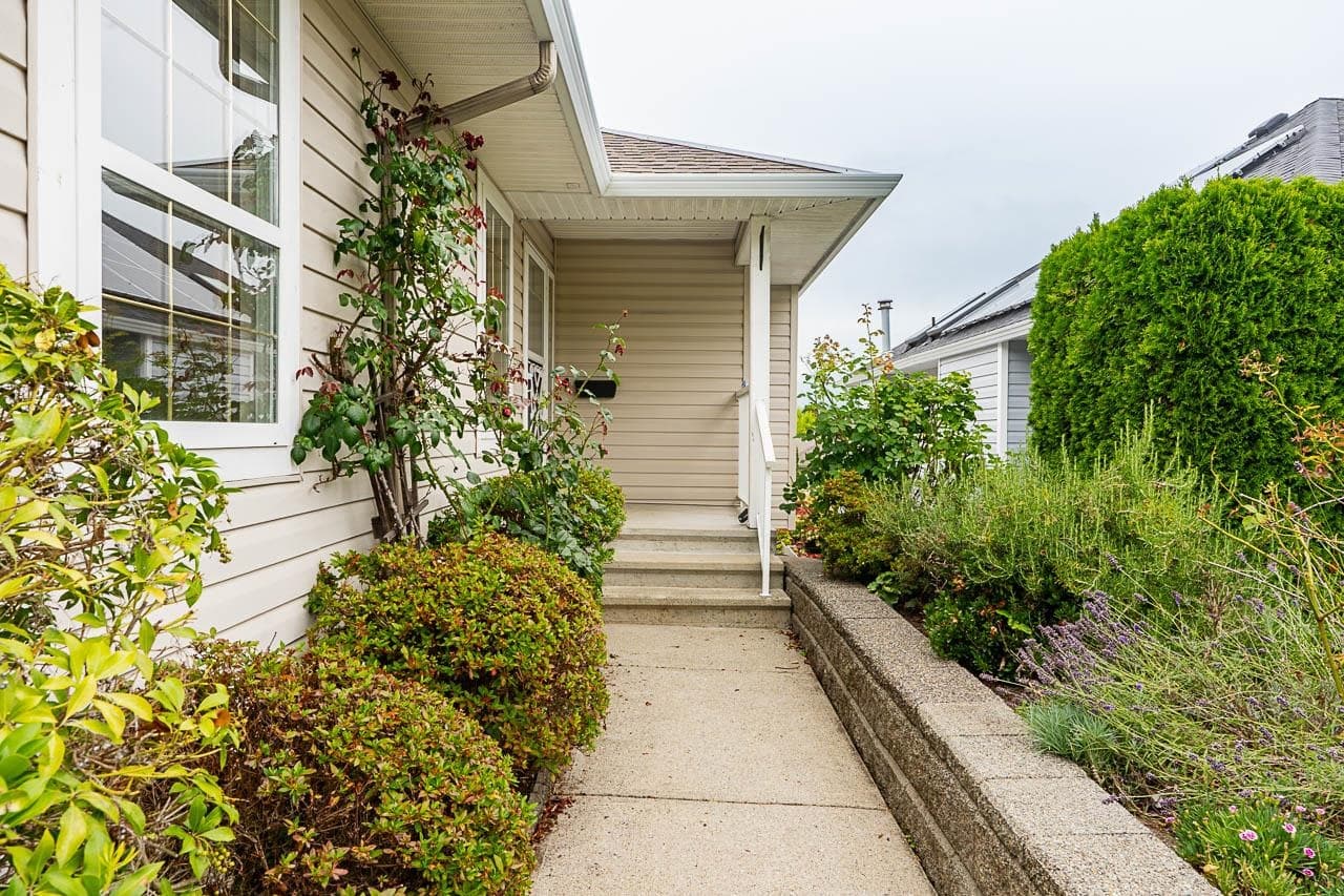 22081 124 Avenue, Maple Ridge, V2X 4J1 — photo 2