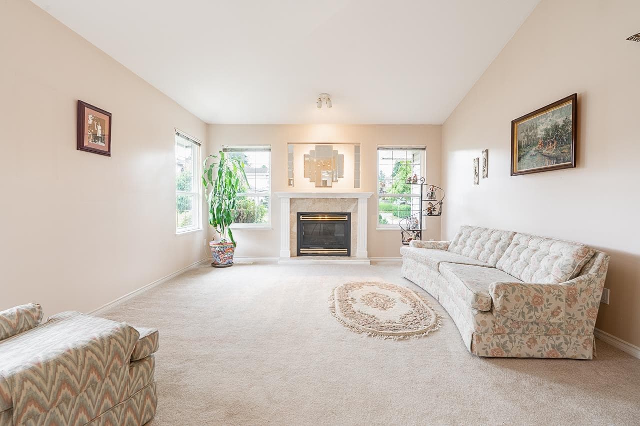 22081 124 Avenue, Maple Ridge, V2X 4J1 — photo 5