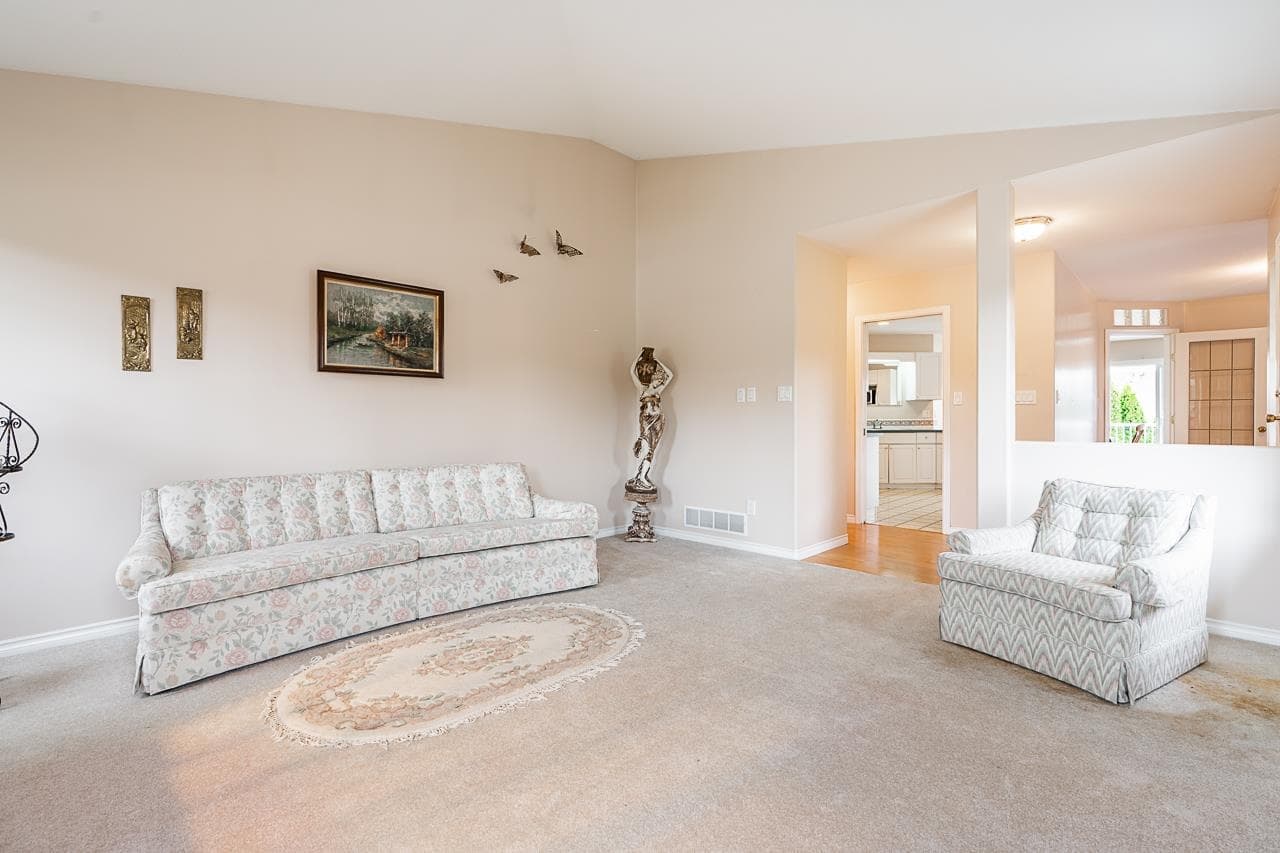 22081 124 Avenue, Maple Ridge, V2X 4J1 — photo 4