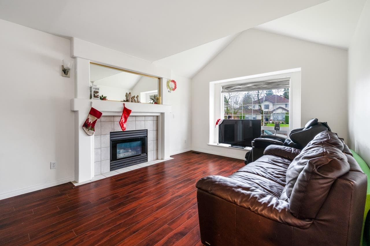 15476 110 Avenue, Surrey, V3R 0X1 — photo 4