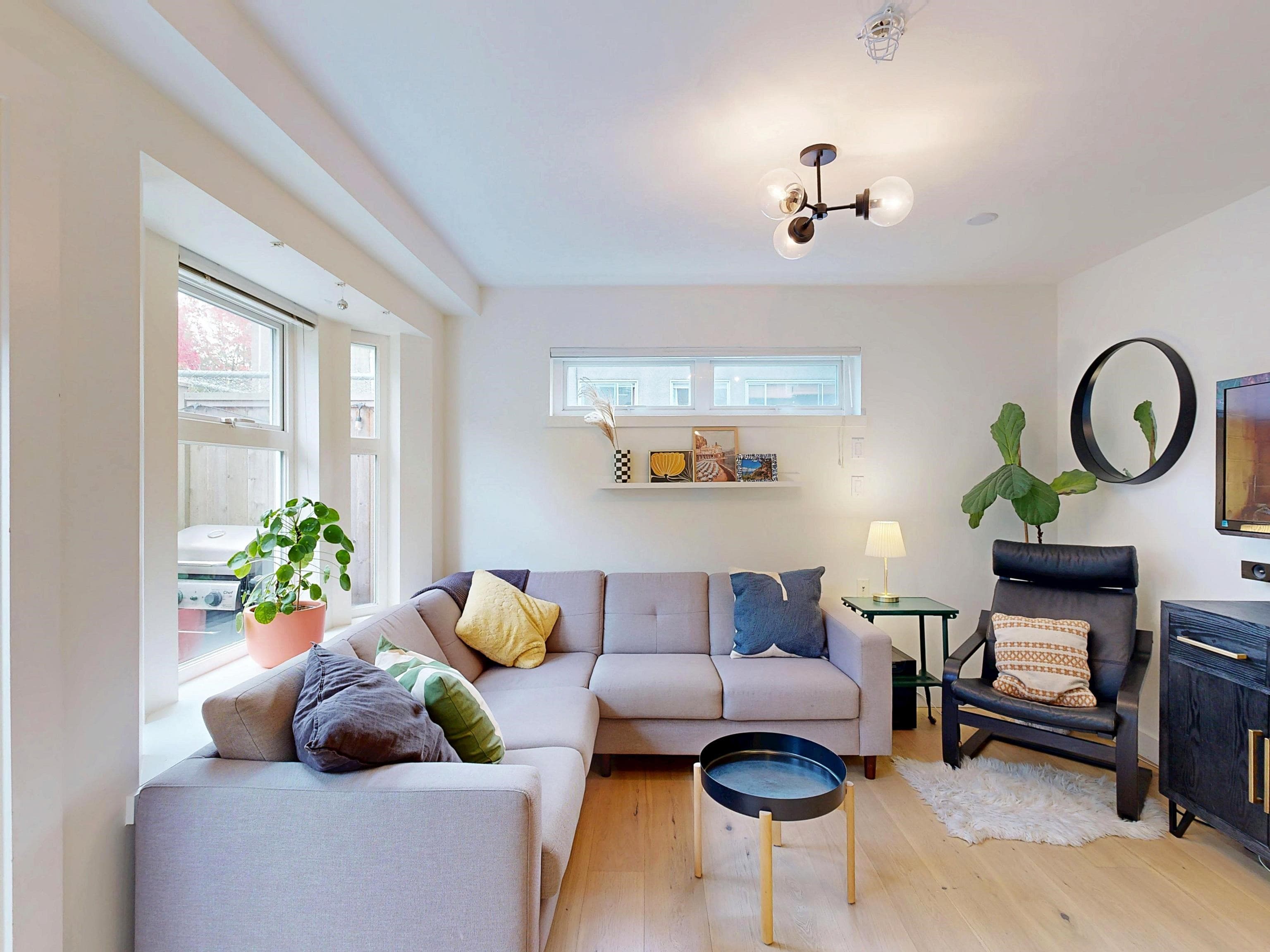101 - 1672 E Pender Street, Vancouver, V5L 1W3 — photo 2