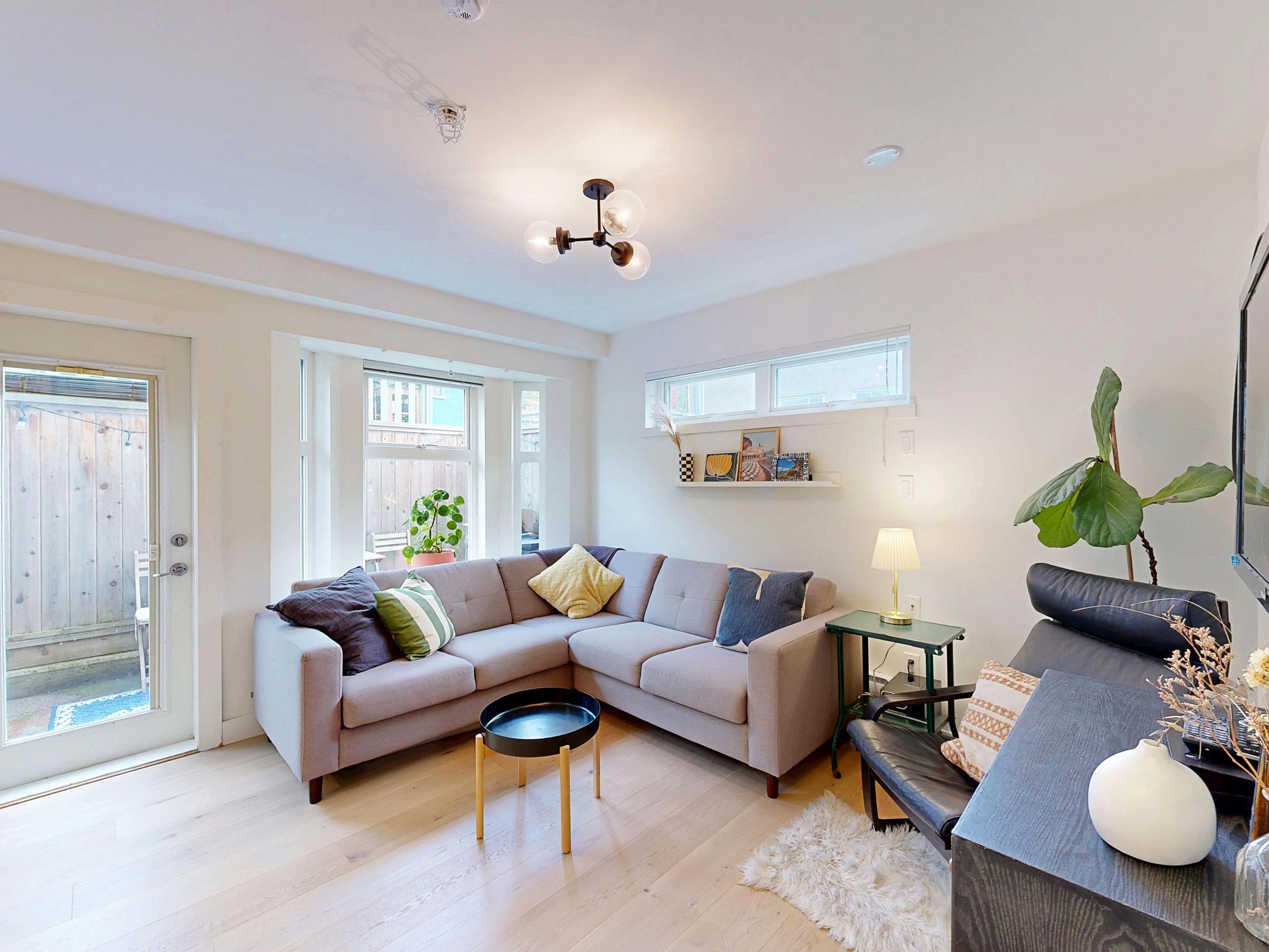 101 - 1672 E Pender Street, Vancouver, V5L 1W3 — photo 1