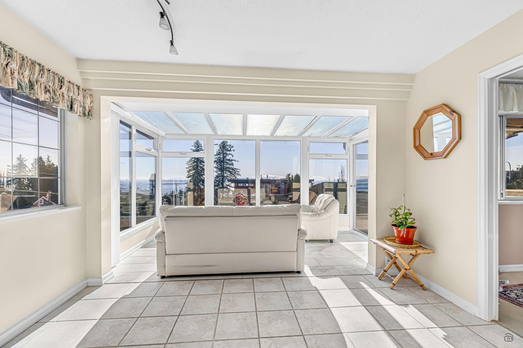 1191 Finlay Street, White Rock, V4B 4K9 — photo 1