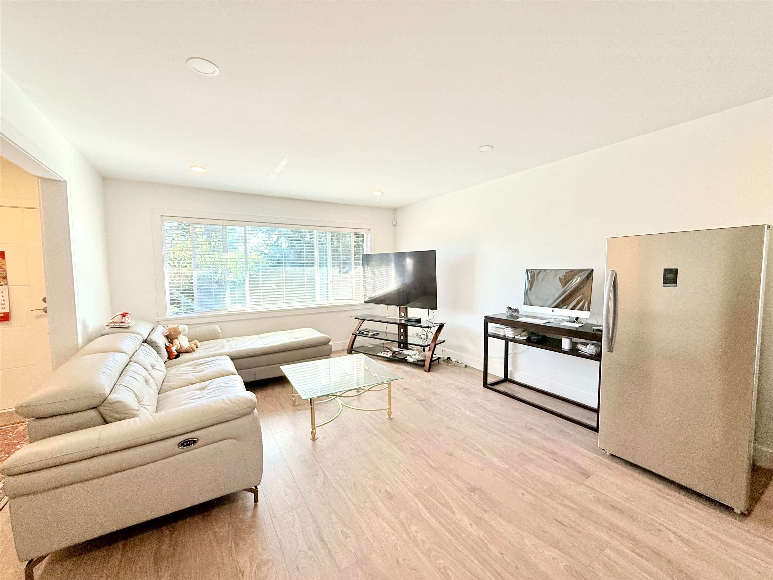 7779 Elford Street, Burnaby, V3N 4B6 — photo 2
