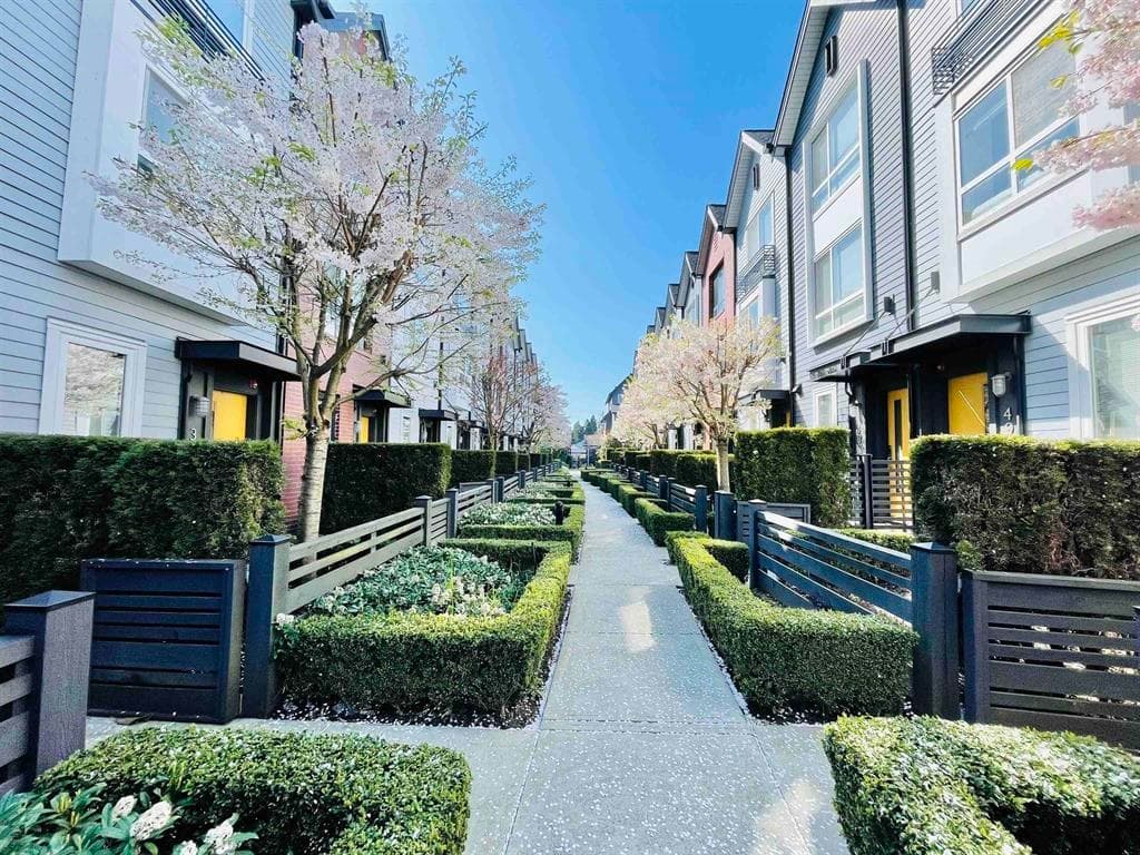 35 - 6868 Burlington Avenue, Burnaby