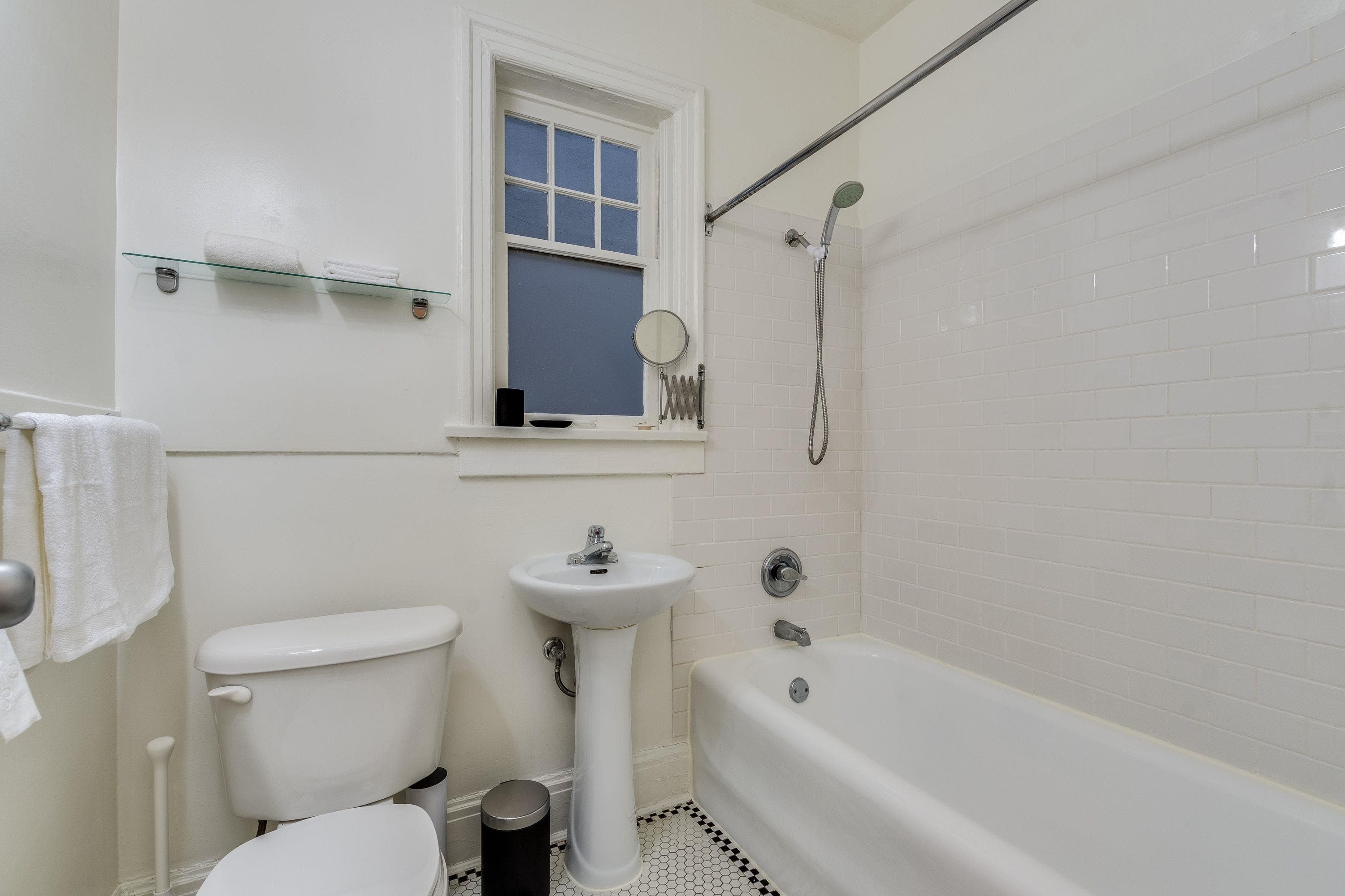9 - 935 Jervis Street, Vancouver, V6E 2B5 — photo 3