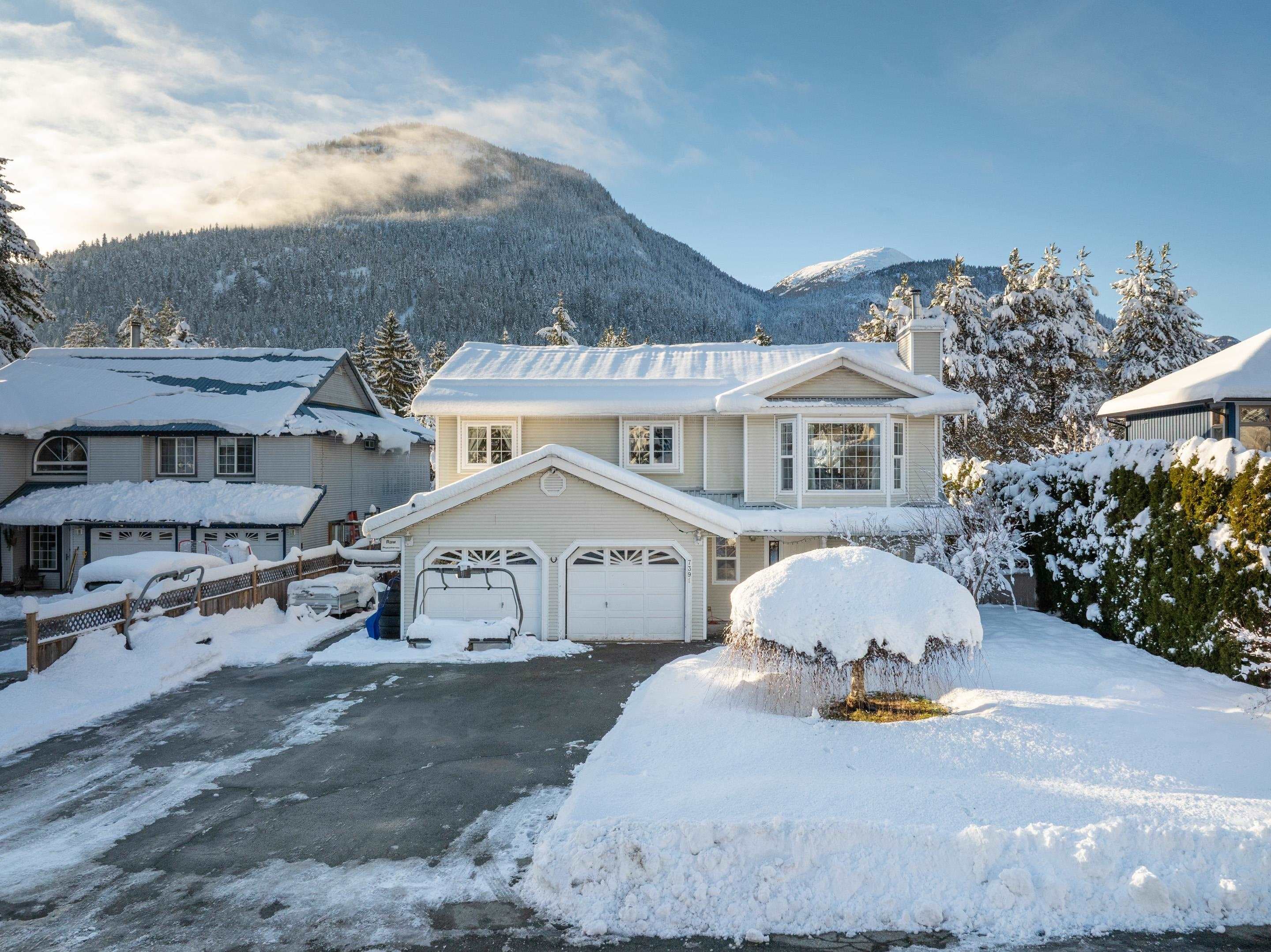 7391 Larch Street, Pemberton, V0N 2L0 — photo 1