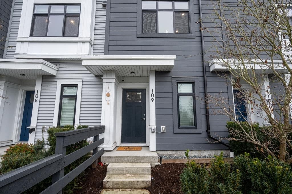 109 - 15235 Sitka Drive, Surrey, V3S 0A9 — photo 4