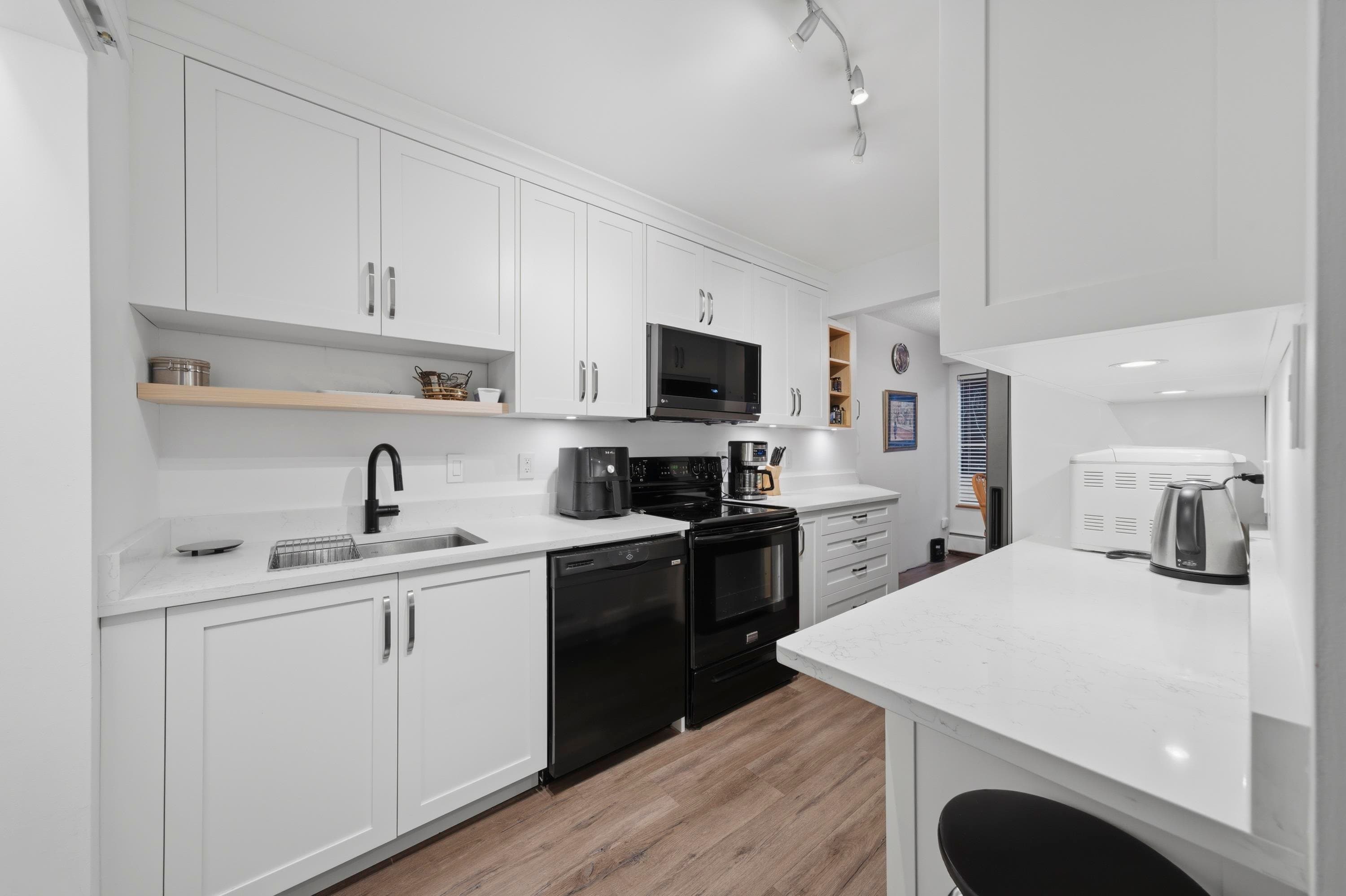 212 - 2620 Fromme Road, North Vancouver, V7J 2R3 — photo 2