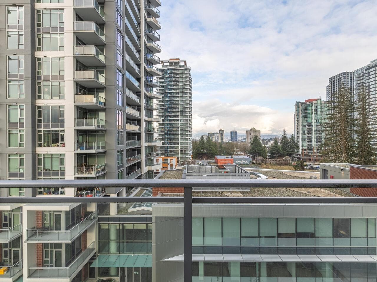 802 - 13325 102a Avenue, Surrey, V3T 0J5 — photo 1
