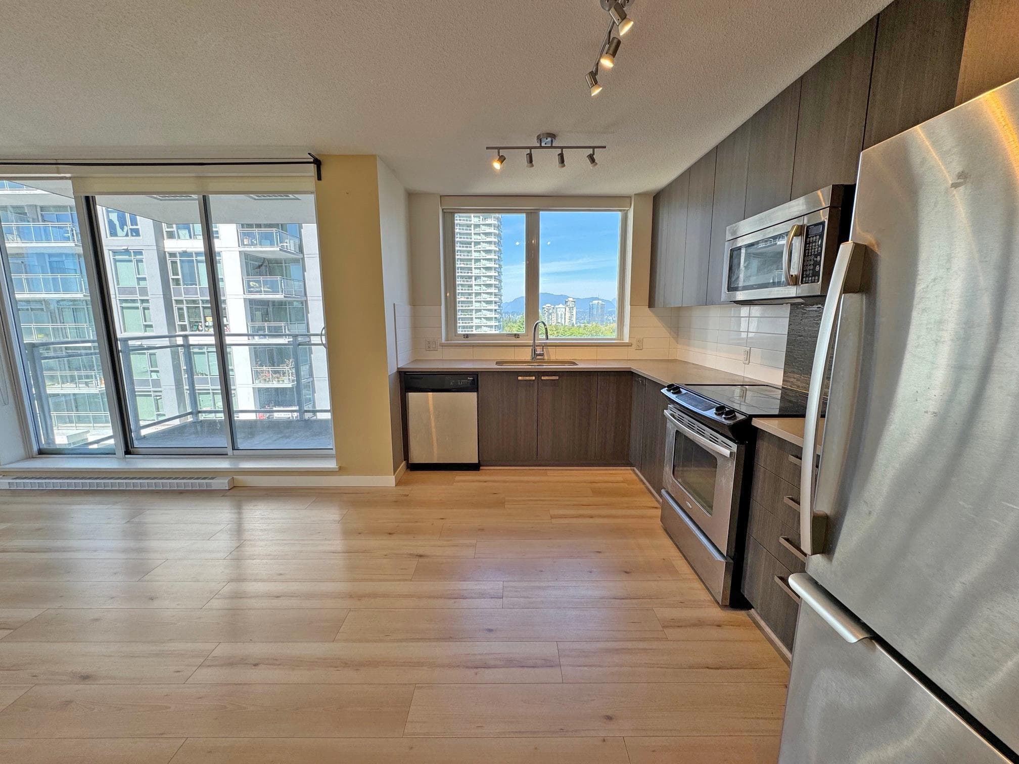 802 - 13325 102a Avenue, Surrey, V3T 0J5 — photo 4