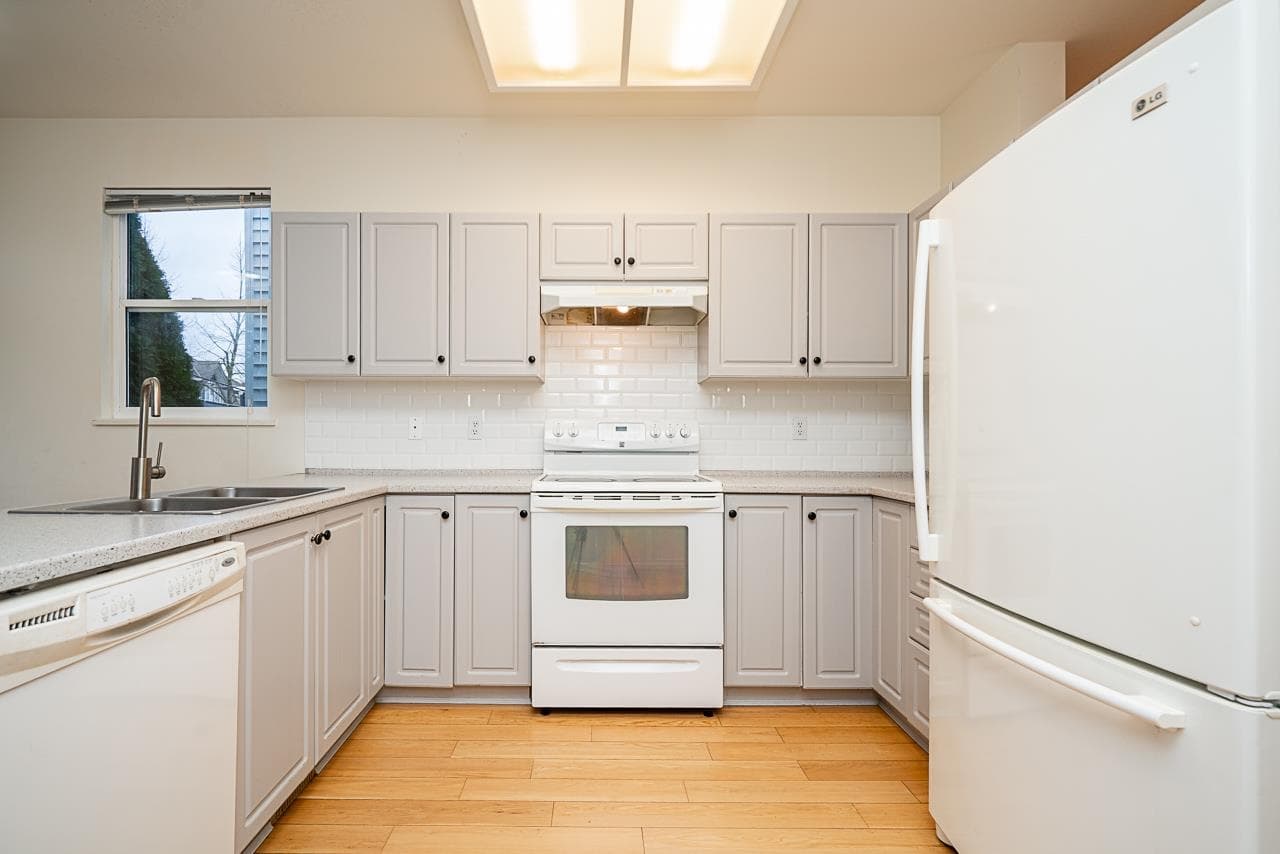 18456 65 Avenue, Surrey, V3S 8T1 — photo 5