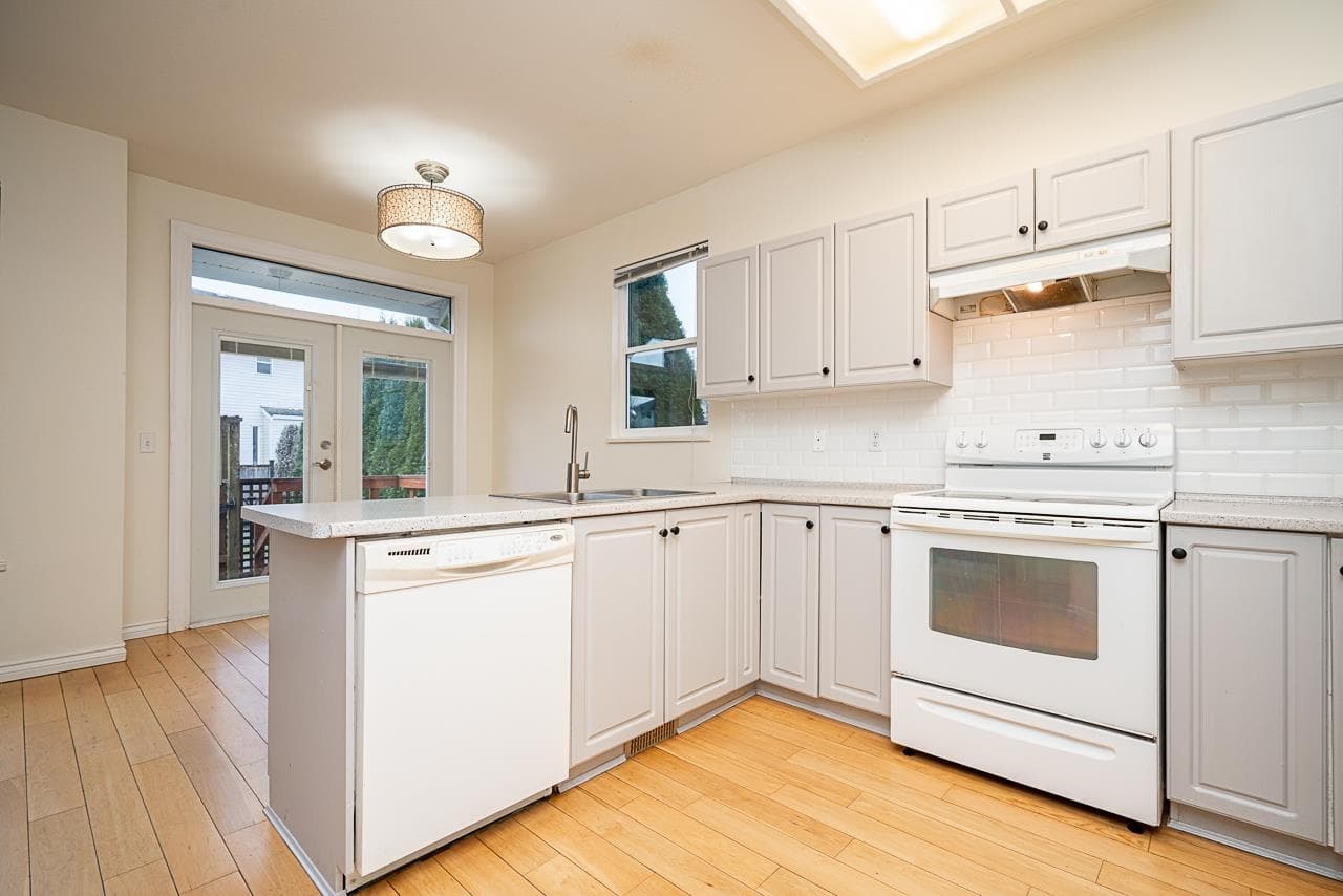 18456 65 Avenue, Surrey, V3S 8T1 — photo 4