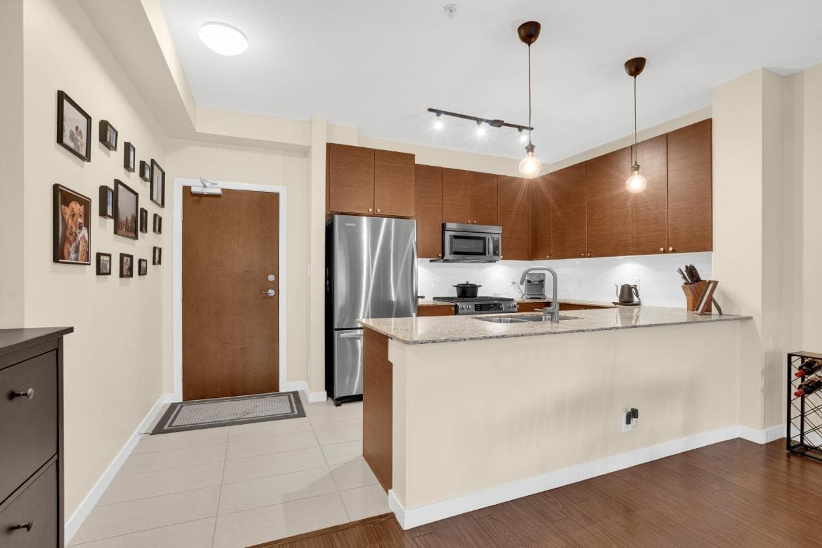 216 - 101 Morrissey Road, Port Moody, V3H 0E6 — photo 5