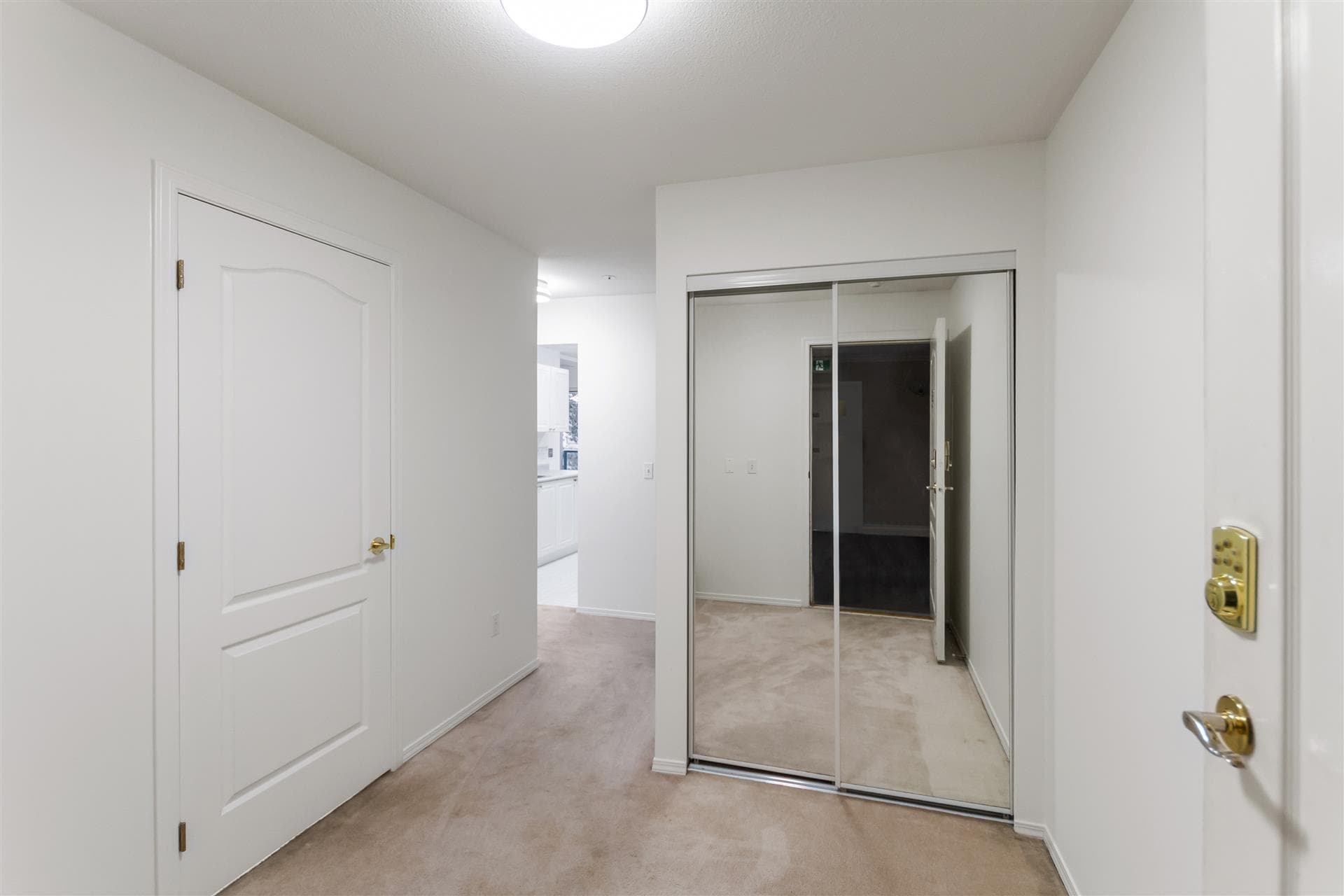 310 - 20443 53rd Avenue, Langley, V3A 7A6 — photo 2