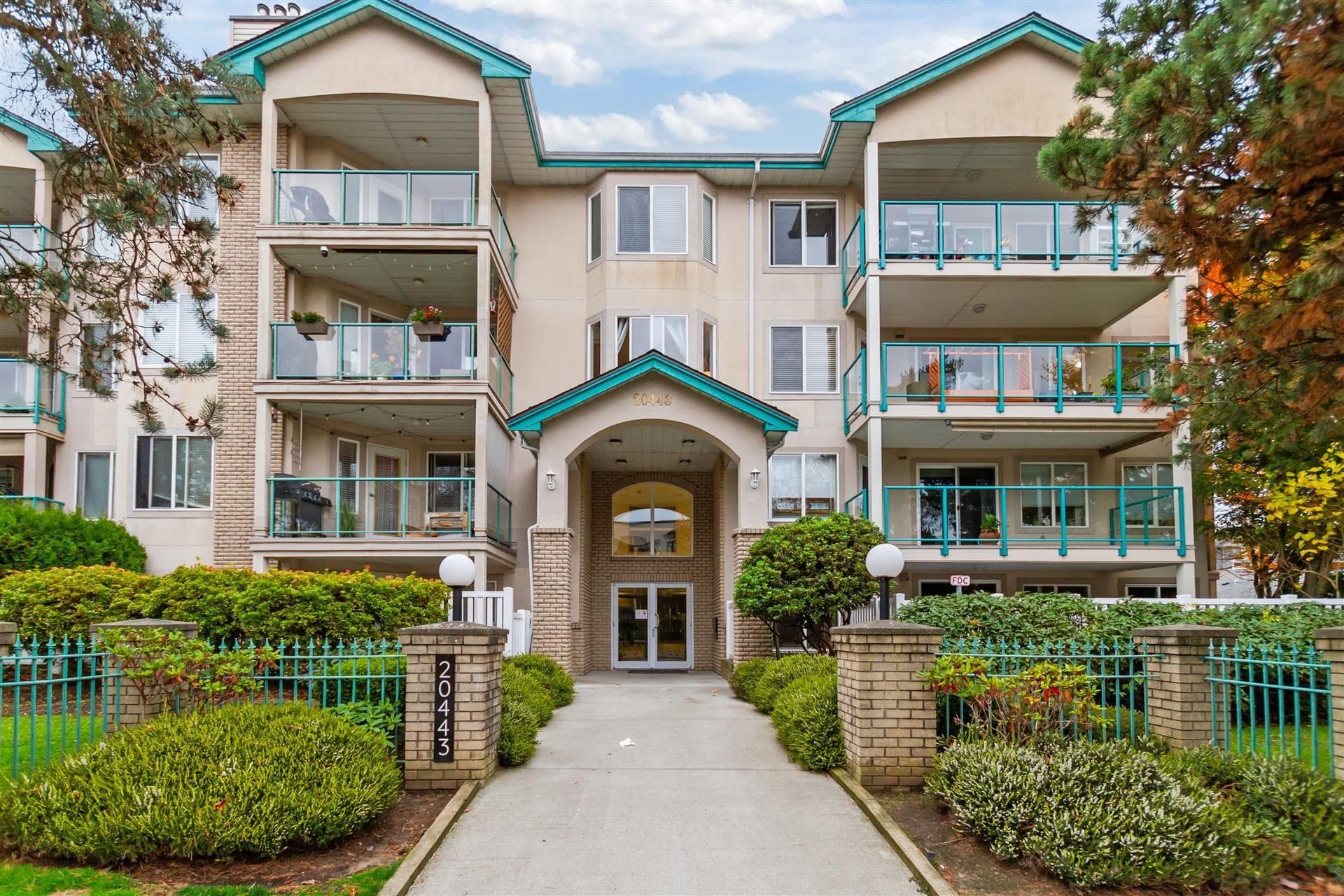 310 - 20443 53rd Avenue, Langley, V3A 7A6 — photo 1