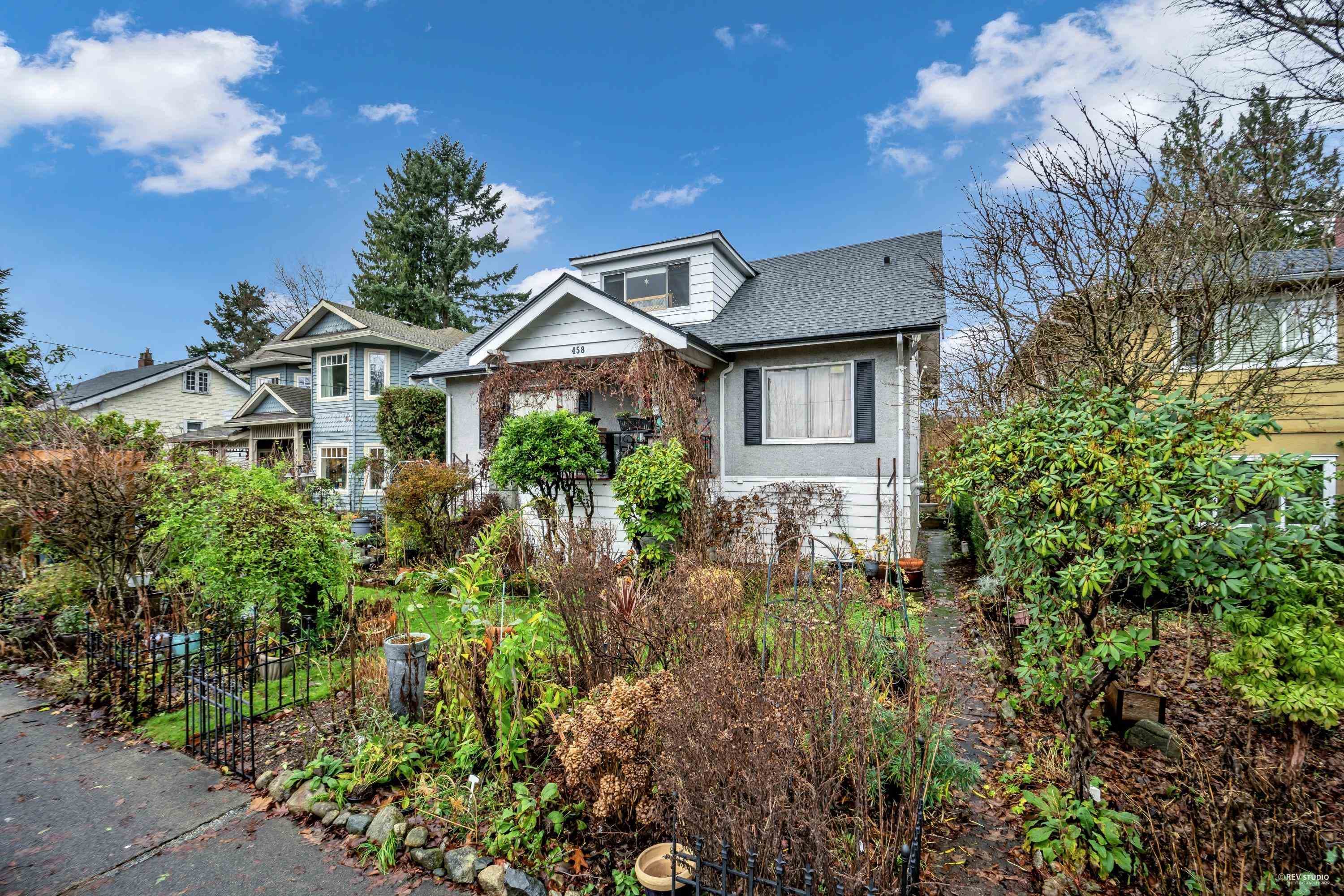 458 E 9th Street, North Vancouver, V7L 2B4 — photo 1