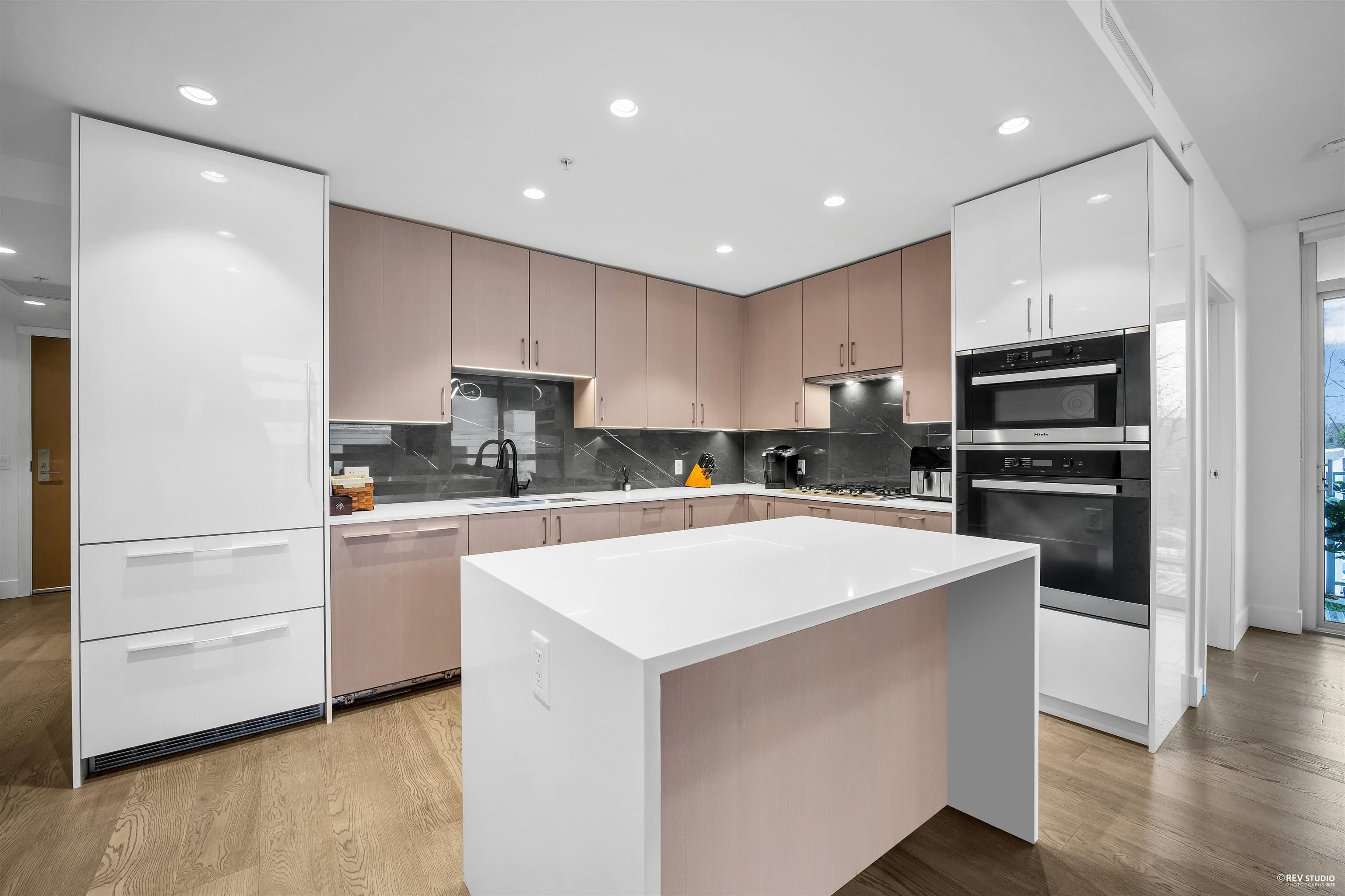 203 - 1632 Lions Gate Lane, North Vancouver, V7P 0E2 — photo 2
