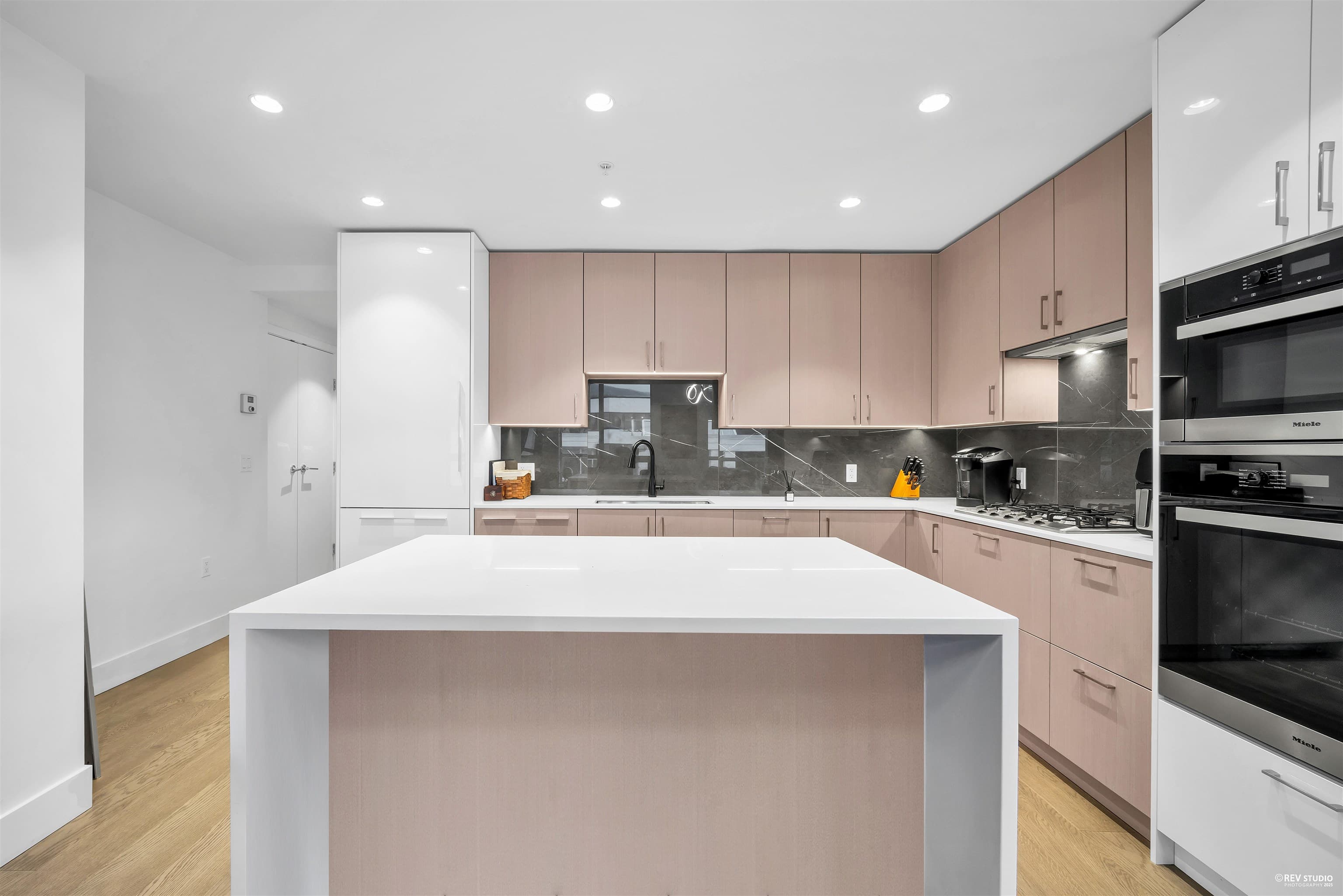 203 - 1632 Lions Gate Lane, North Vancouver, V7P 0E2 — photo 3